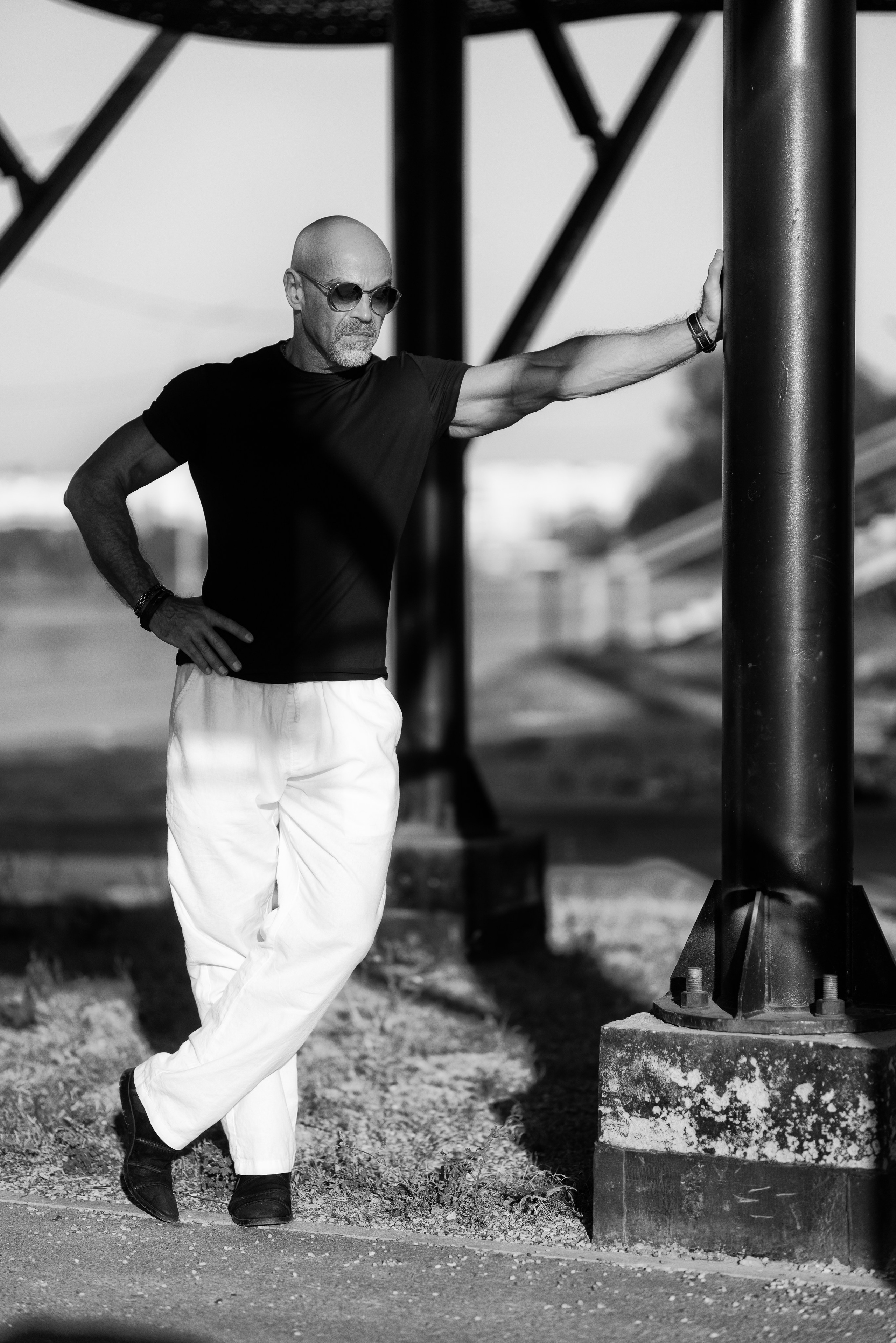 Фотосет на улице и спортплощадке с Александром для контента. Дмитрий Шульгин, портретный фотограф в Воронеже