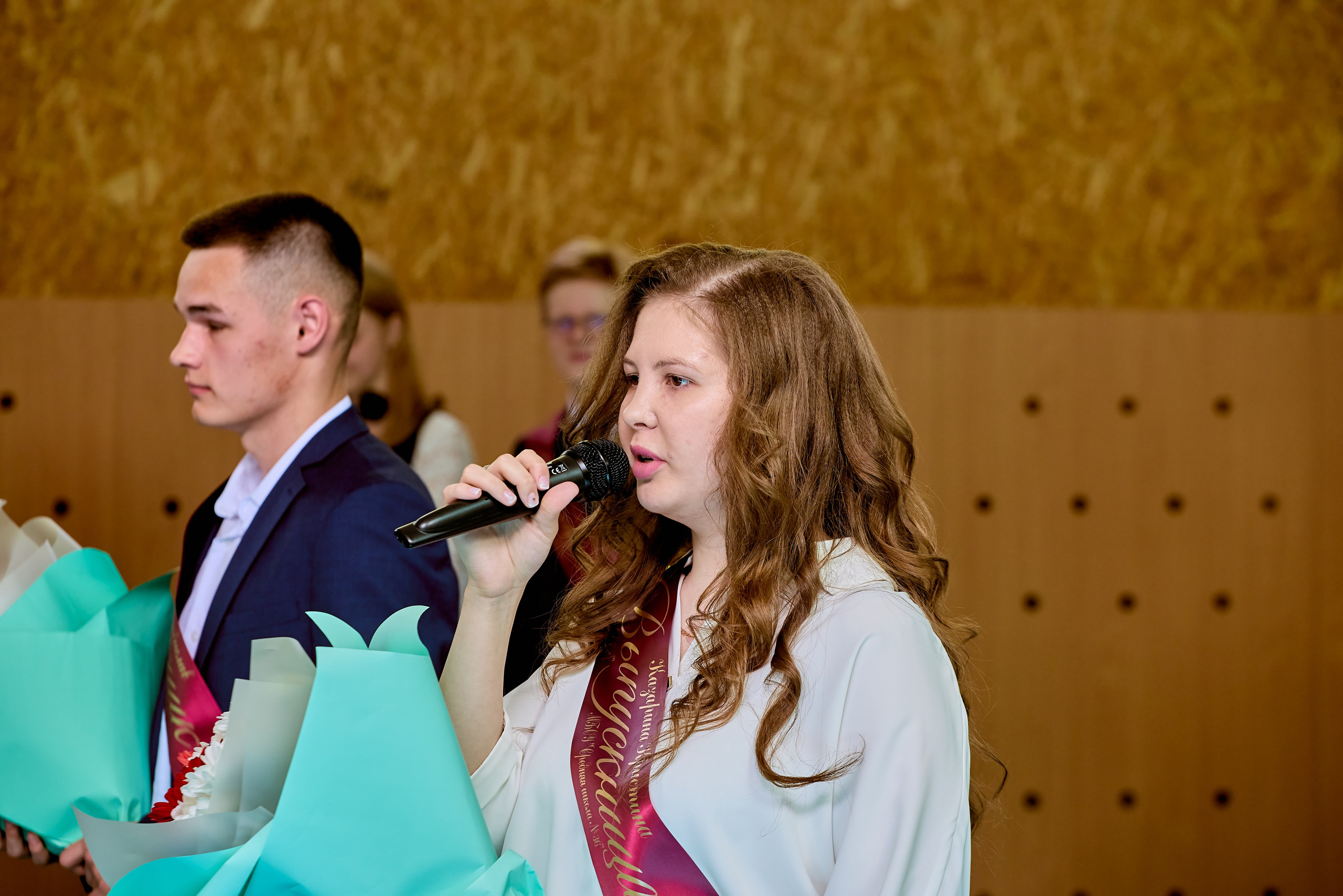 Последний звонок — праздник юности, веры и вдохновения, кадр Николая Голованова, г. Дзержинск.