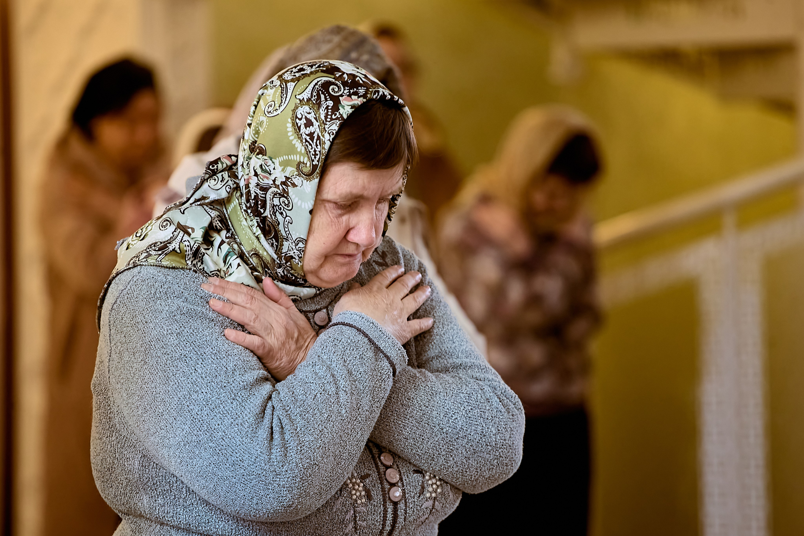 Портрет женщины на Херувимской в храме пророка Божия Илии г. Дзержинск Православный портретный фотограф Николай Голованов