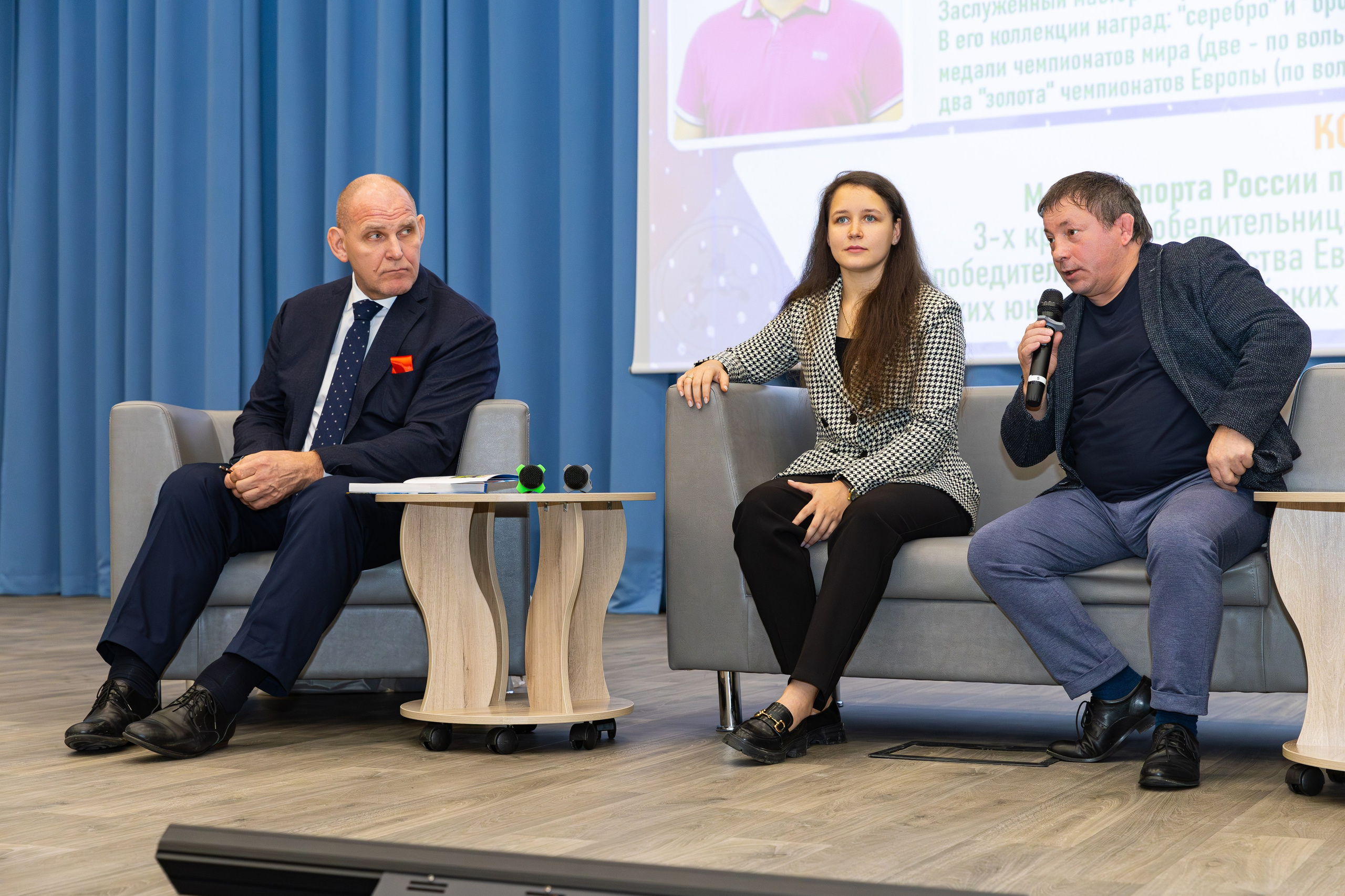 Открытия спортивного зала по вольной борьбе. В школе № 221. Фотограф Александр Поздняков  Новосибирск