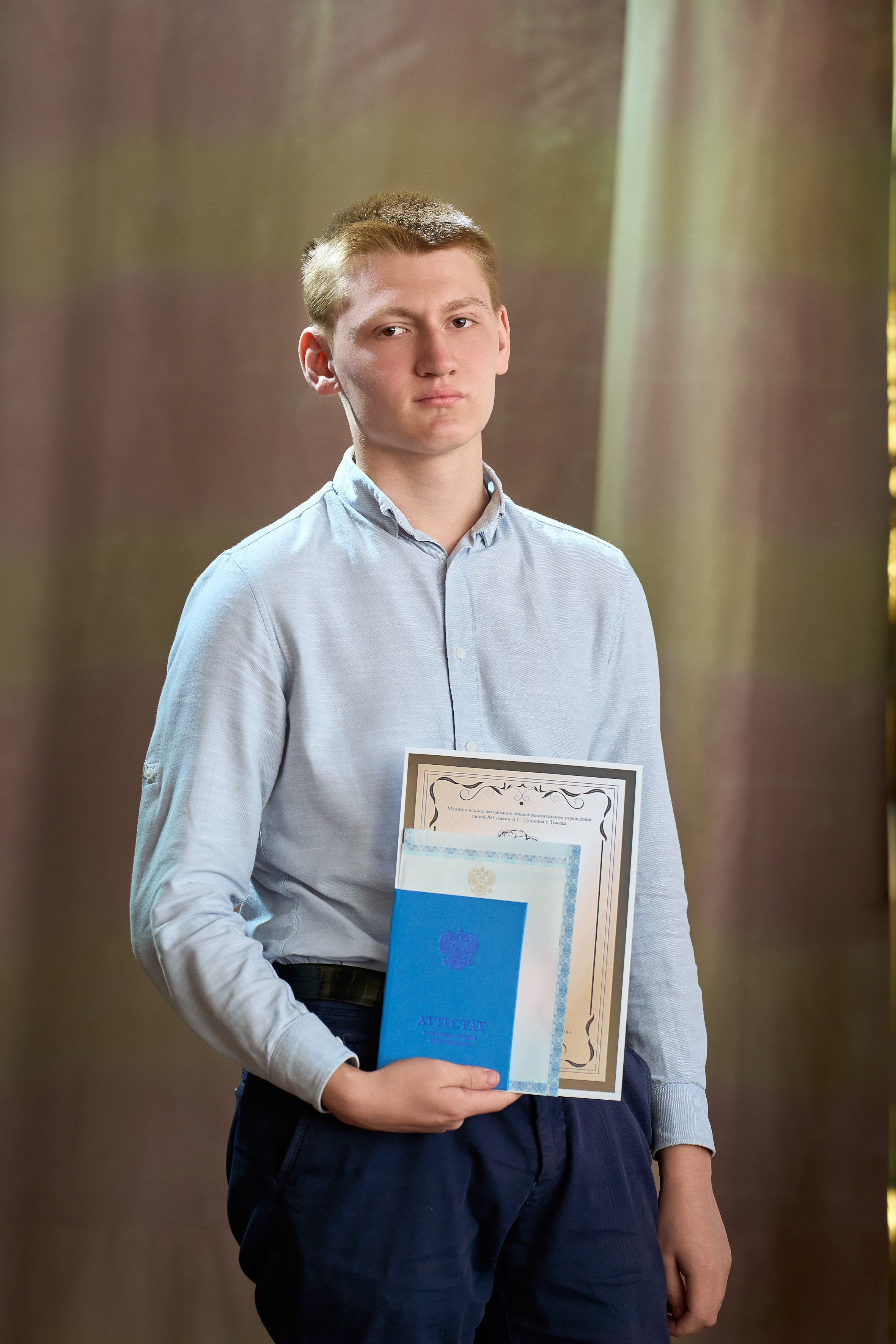 Вручение аттестатов 11 класс. Репортажный и портретный фотограф в Томске Ларионов Артём