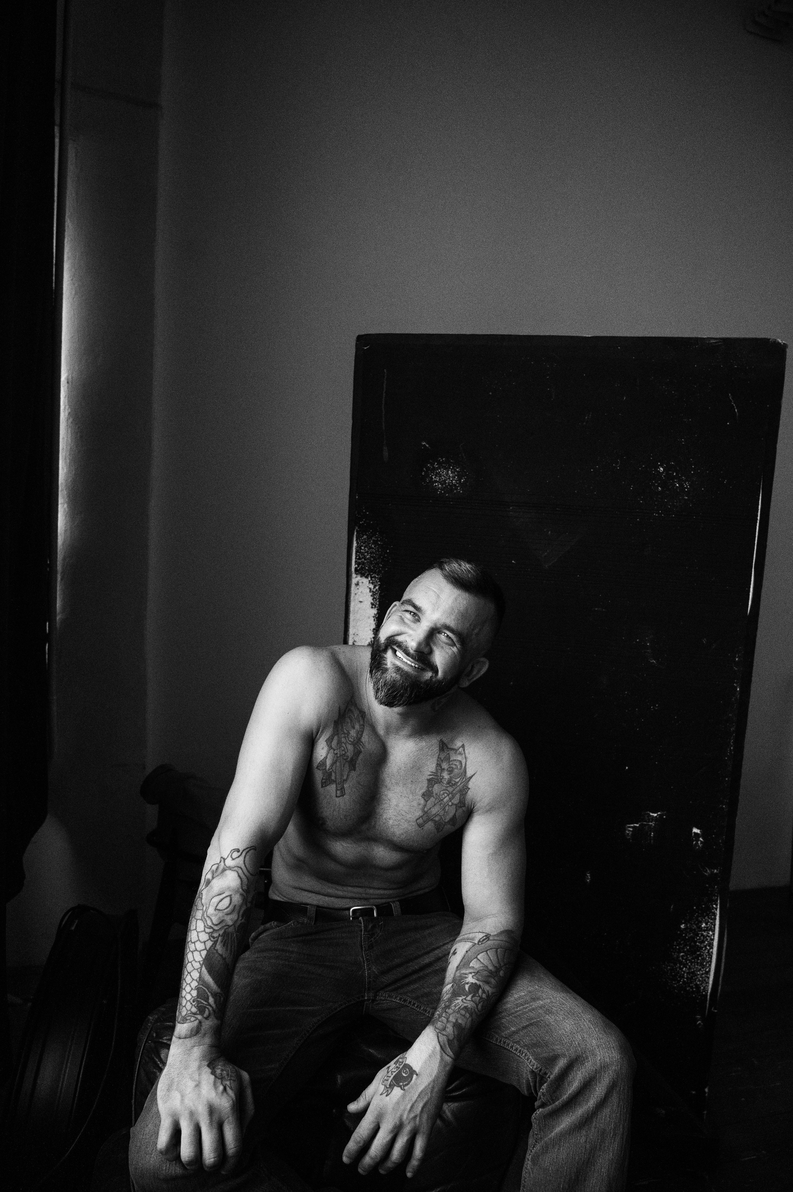 Мужской фотограф. Профессиональный фотограф беременности в СПБ. Стильные фотосессии беременности в стиле минимализм и классическая фотография