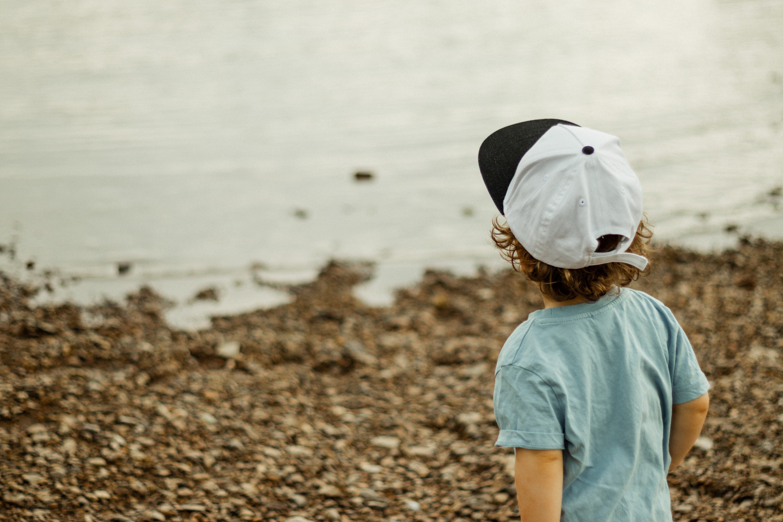 Искандер на берегу. Фотограф Исламова Диана