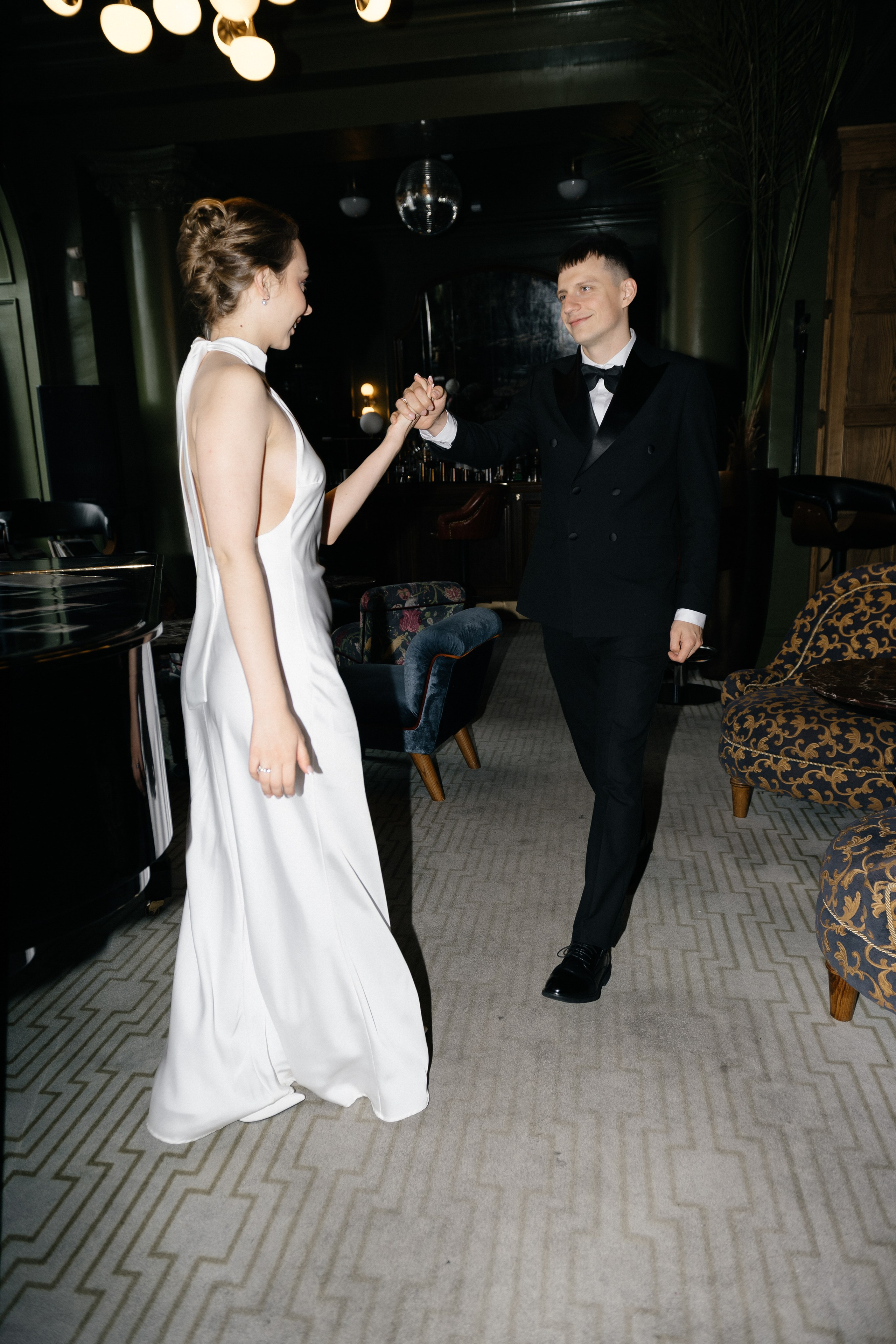 Wedding day in Martinique Bar. Wedding PHOTOGRAPHER Andrew Vnukov