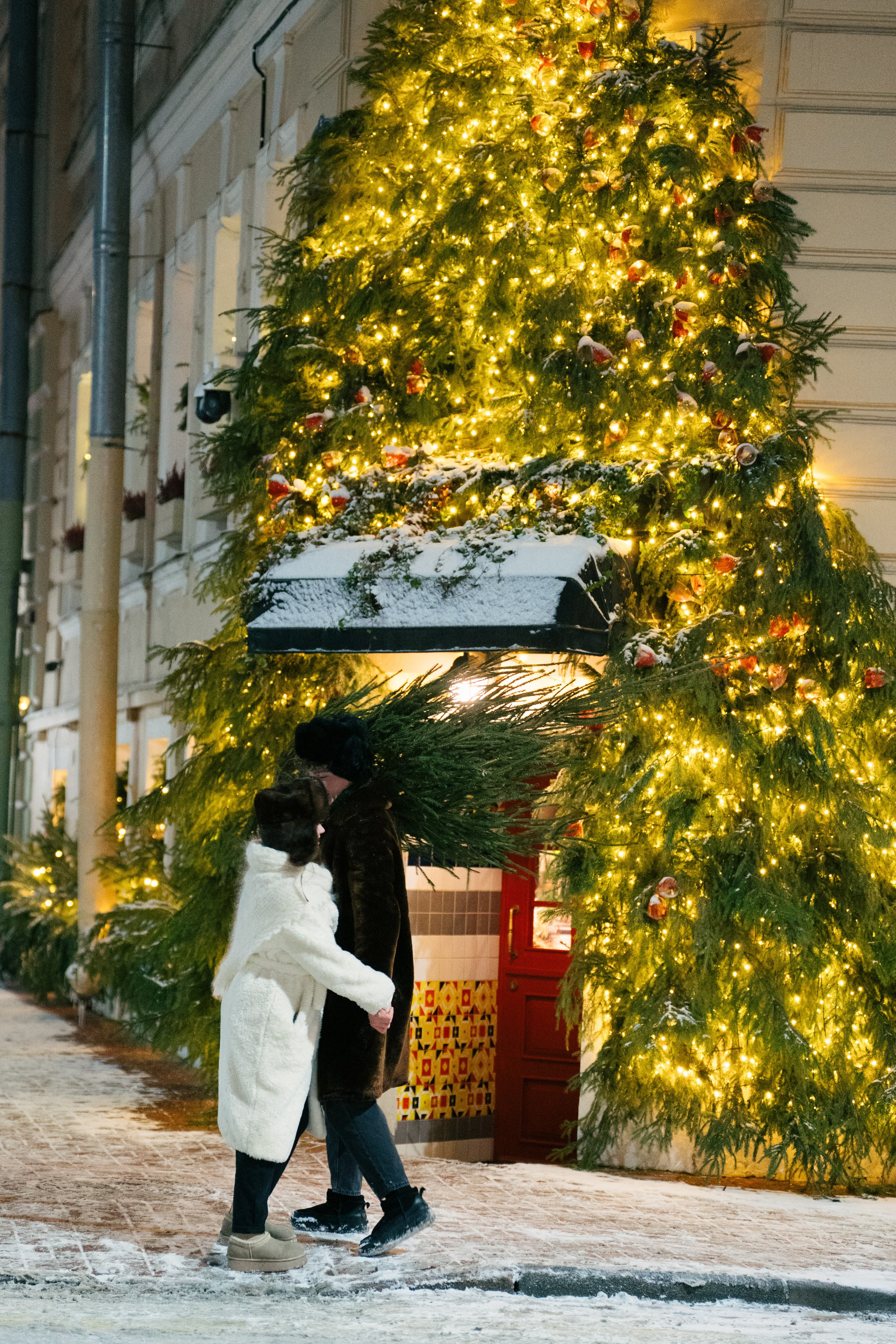 НОВОГОДНЯЯ ПРОГУЛКА ПАРЫ ПО ЧЕРНЫШЕВСКОЙ ПЕРЕД НОВЫМ ГОДОМ. Профессиональный фотограф, Санкт-Петербург — Виктория Богомолова