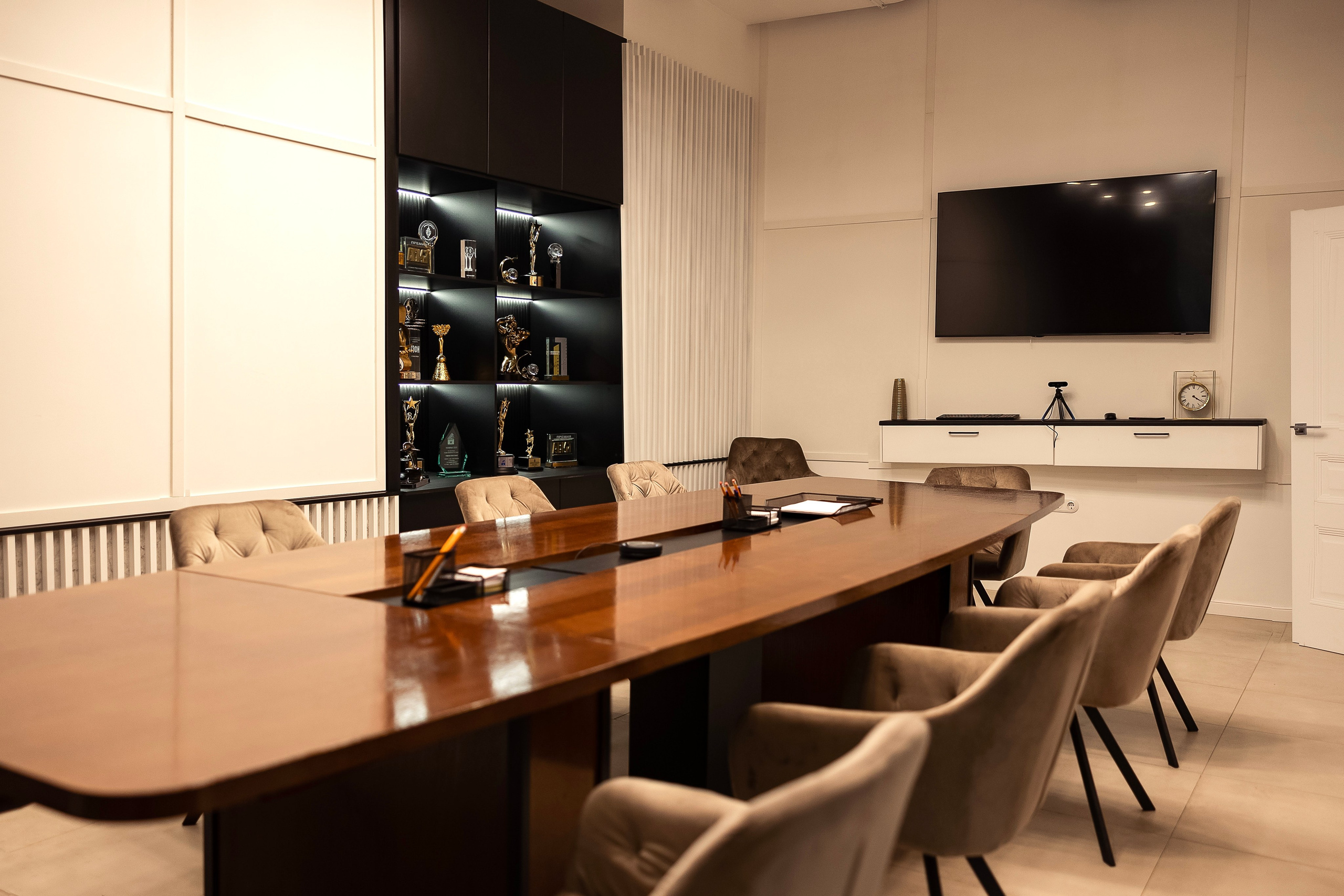 Офис кинопродакшена «StarMedia». Лисенкова Алиса — Фотограф, видеомейкер. Москва