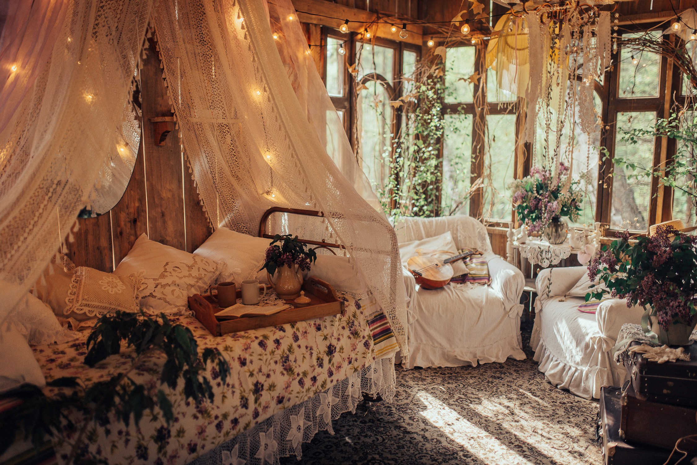 Домик на Дереве с Сеновалом — Локация в стиле Бохо/Прованс для волшебных фотосессий в Екатеринбурге. Фотостудия «Зачарованный Сад» в 20 минутах от центра Екатеринбурга