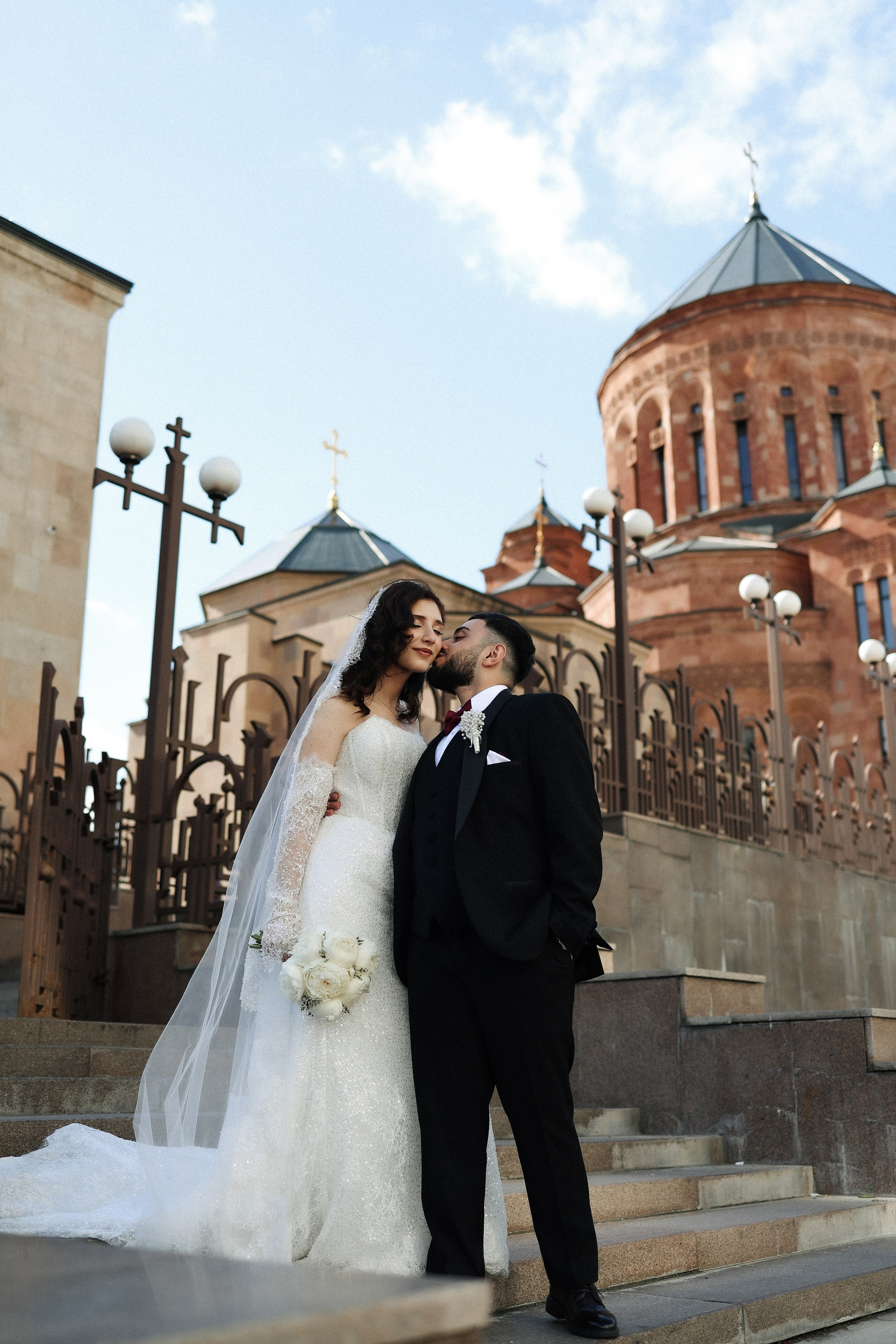 Э. + А. Hyatt Regency Moscow Petrovsky Park , венчание в Армянской апостольской церкви. Свадебный и семейный фотограф в Москве Света Снимает