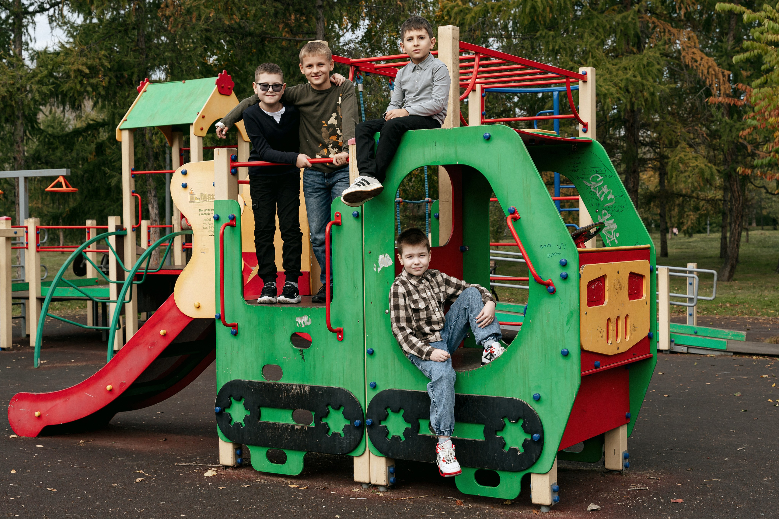 Фотосессия осенью в парке. 4 класс. Фотограф Ким Наталья в Красноярске