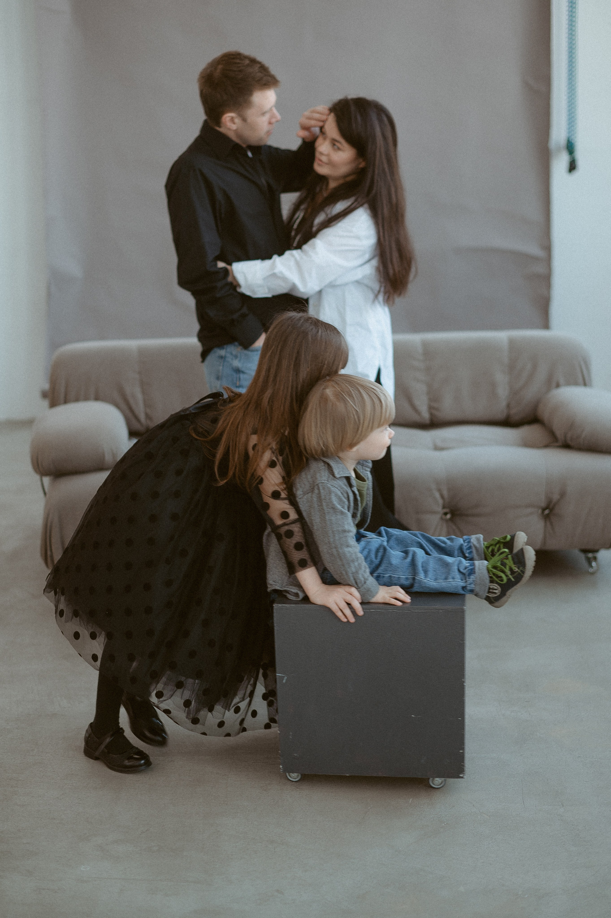 Семейная фотосессия в студии. Свадебный фотограф в Ярославле Денис Медоваров