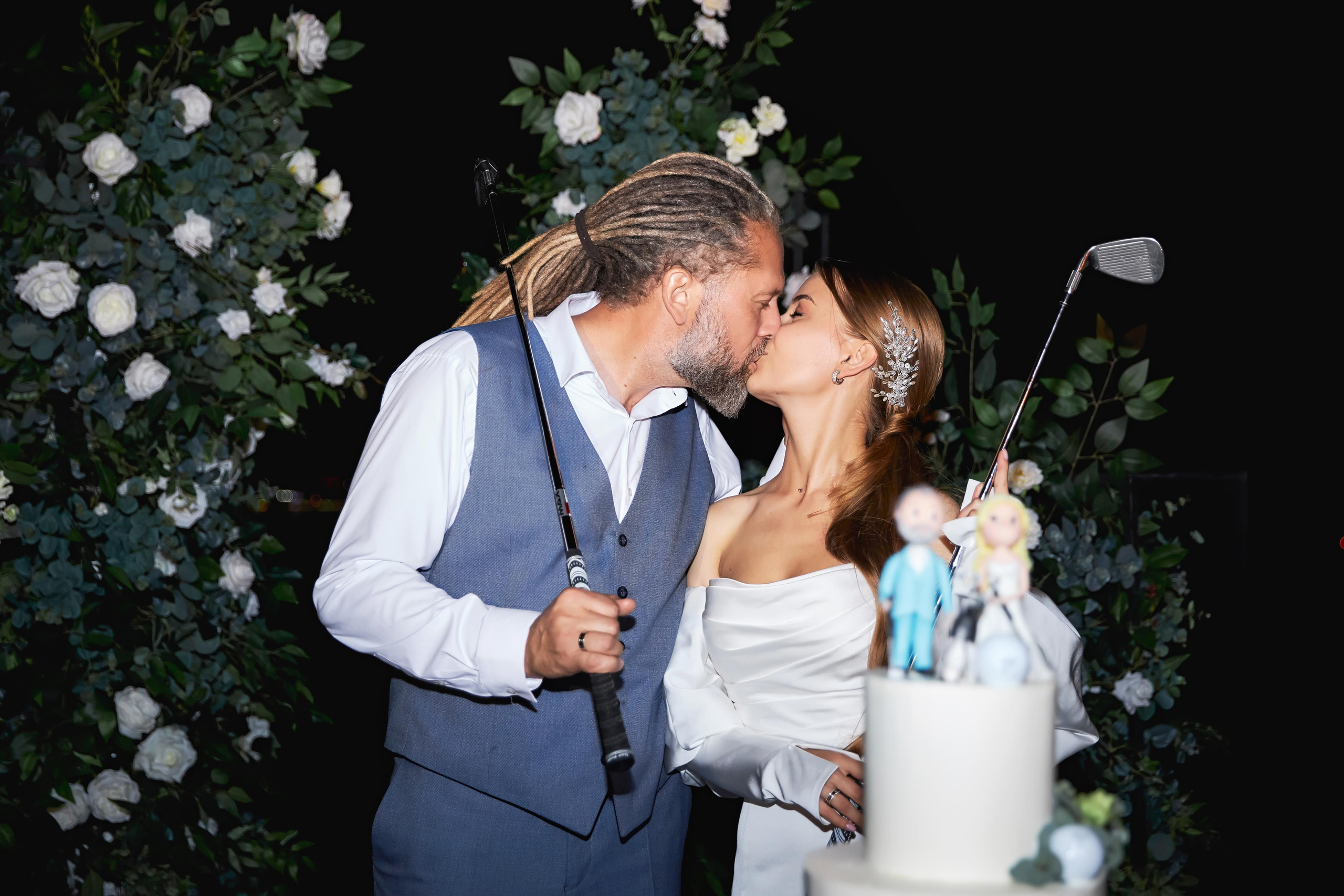 Камерная свадьба для самых близких в окружении моря, гор и гольфа!. ТВИНС СТУДИО — лучшие свадебные фотографы и видеографы в Краснодаре