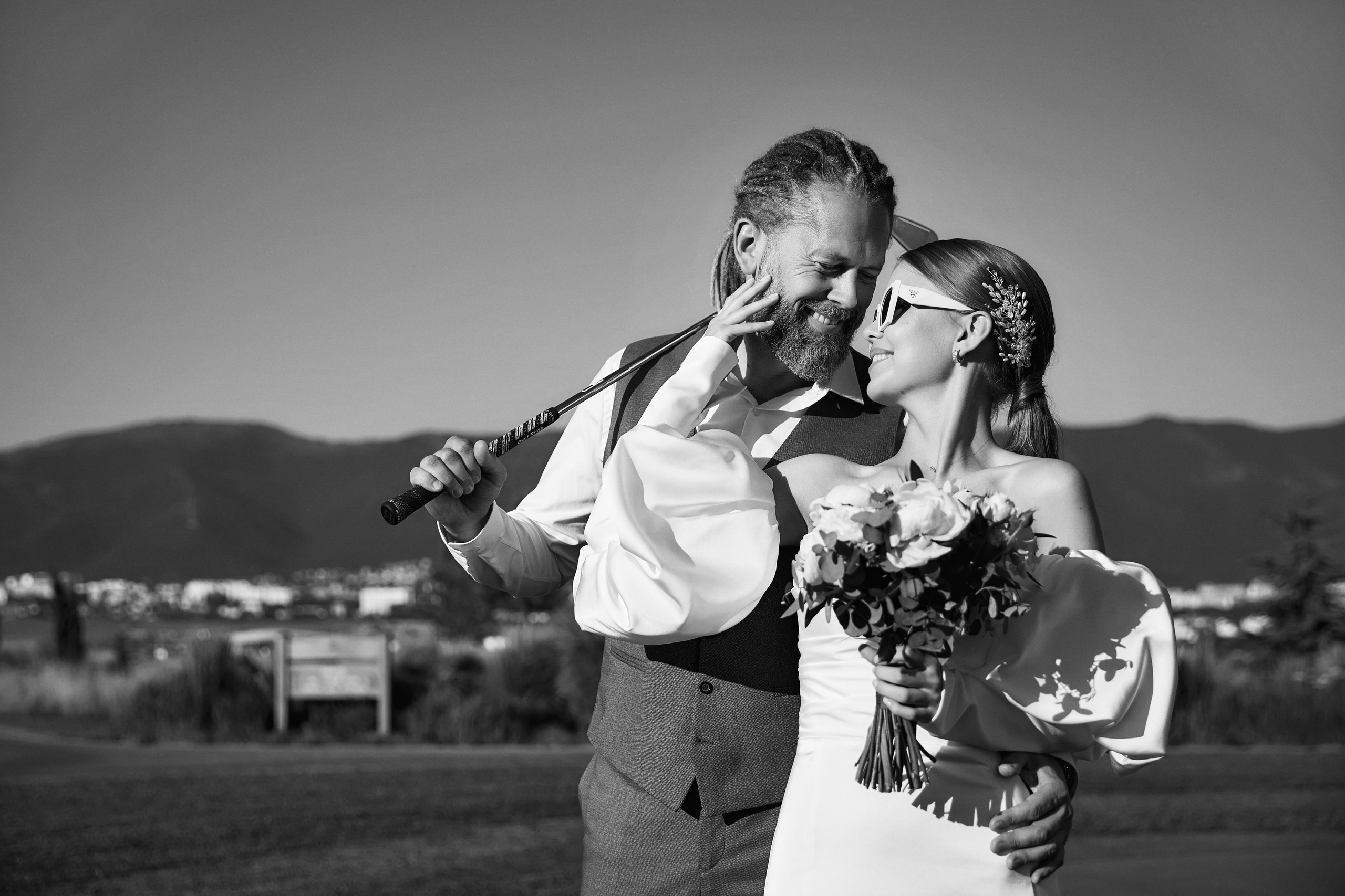 Камерная свадьба для самых близких в окружении моря, гор и гольфа!. ТВИНС СТУДИО — лучшие свадебные фотографы и видеографы в Краснодаре