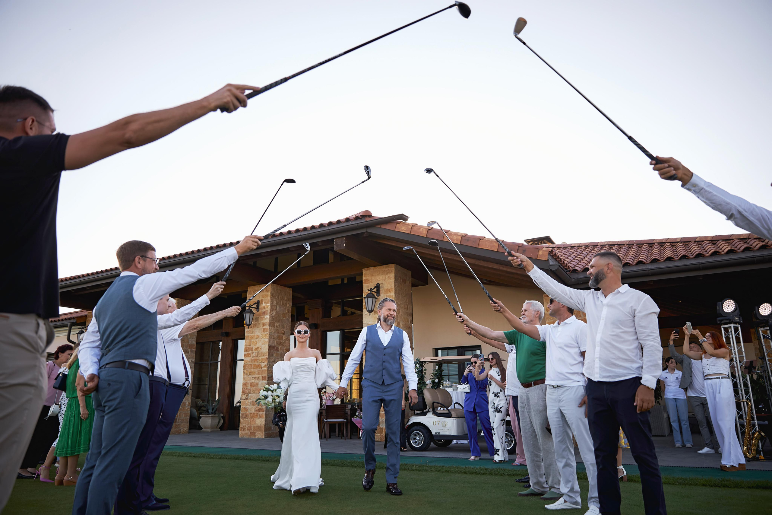 Камерная свадьба для самых близких в окружении моря, гор и гольфа!. ТВИНС СТУДИО — лучшие свадебные фотографы и видеографы в Краснодаре