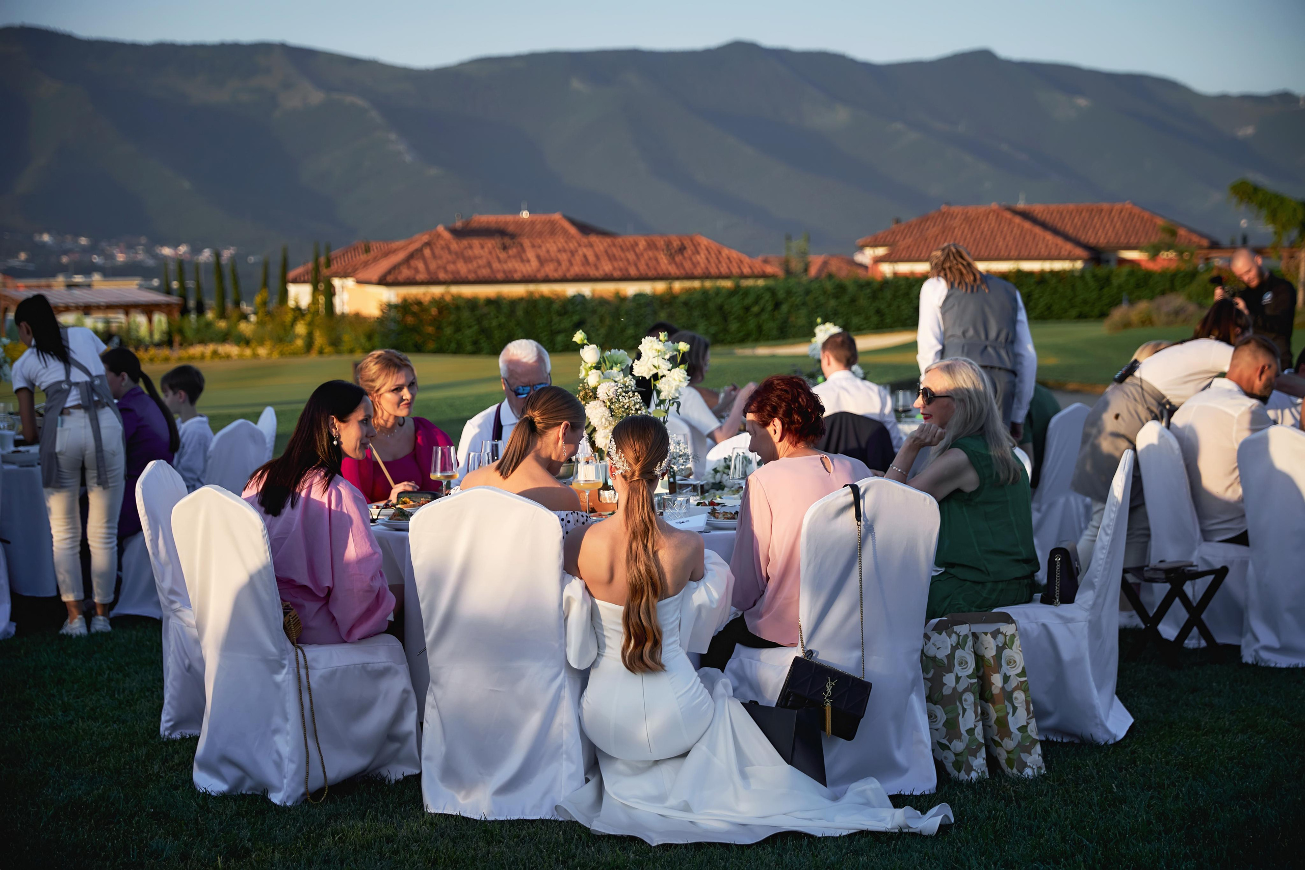 Камерная свадьба для самых близких в окружении моря, гор и гольфа!. ТВИНС СТУДИО — лучшие свадебные фотографы и видеографы в Краснодаре