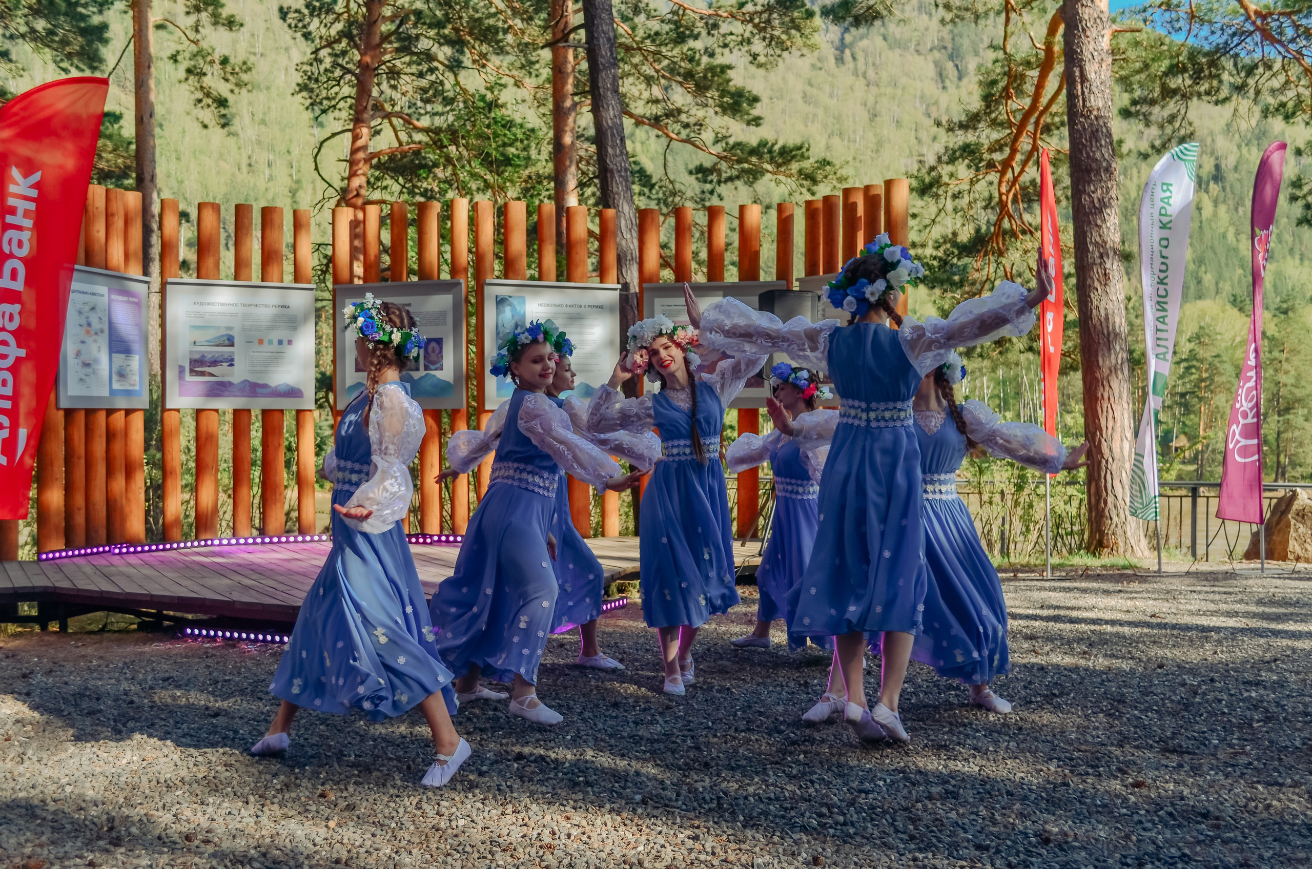 Фестиваль «Цветение Маральника на Алтае 2025». Фоторепортаж. Денисова Аля — фотограф для парных съемок и индивидуальных историй в Барнауле