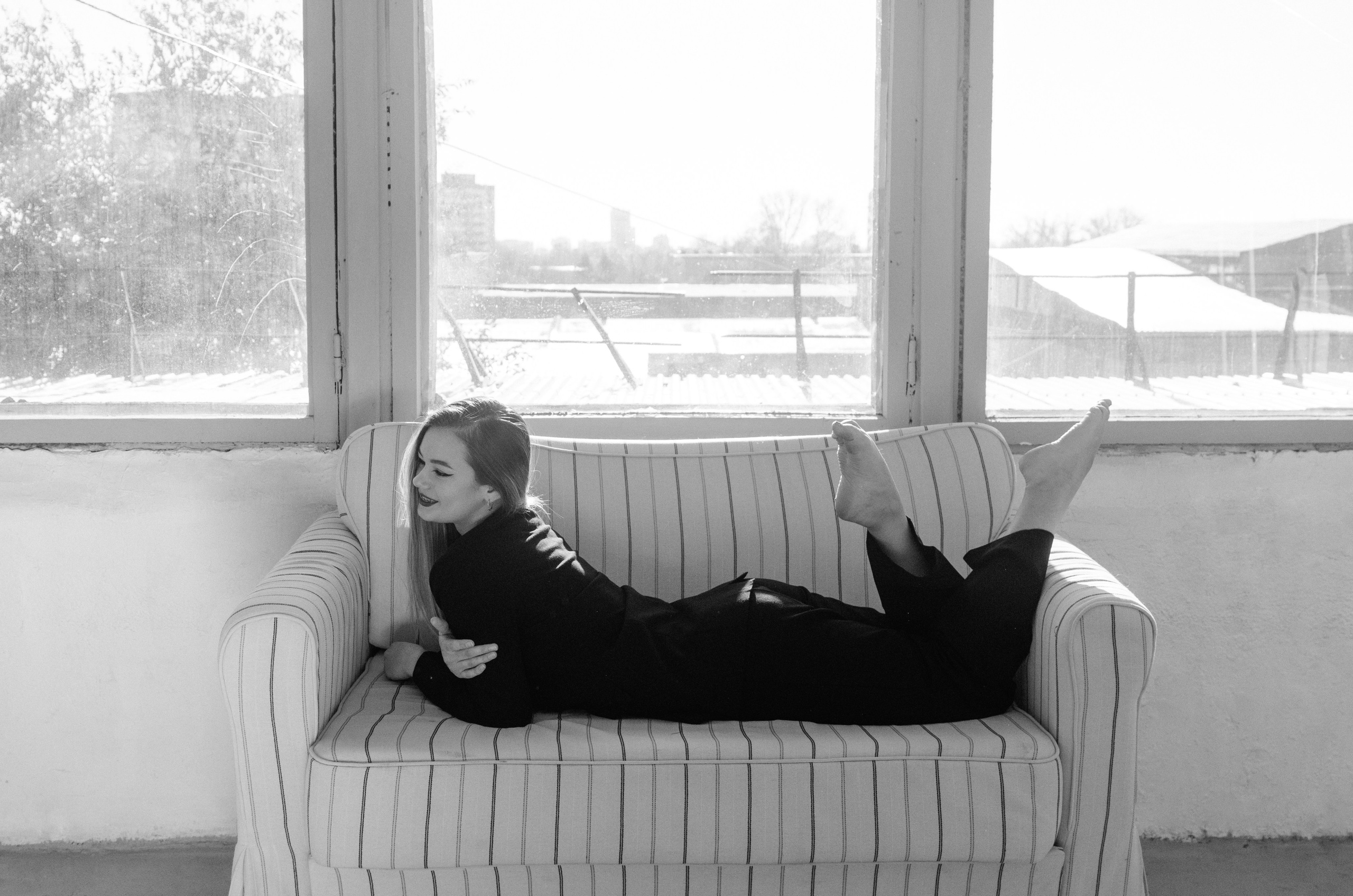 Женская фотосессия в стиле минимализм. Денисова Аля — фотограф для парных съемок и индивидуальных историй в Барнауле