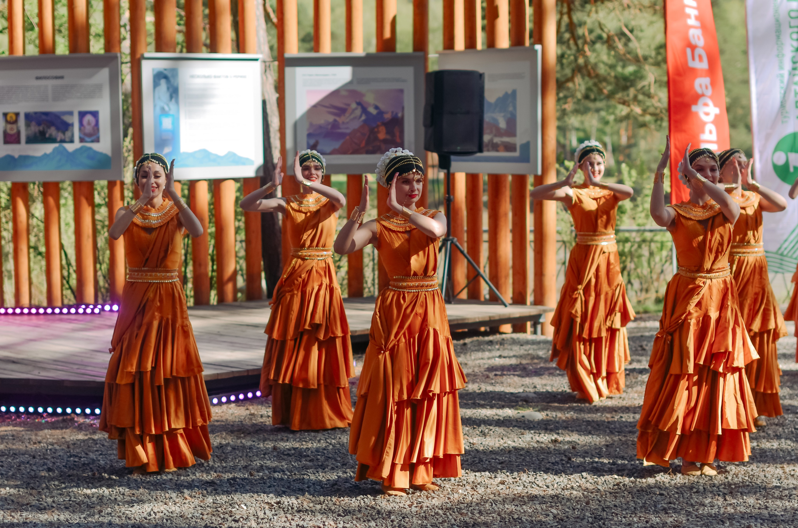 Фестиваль «Цветение Маральника на Алтае 2025». Фоторепортаж. Денисова Аля — фотограф для парных съемок и индивидуальных историй в Барнауле