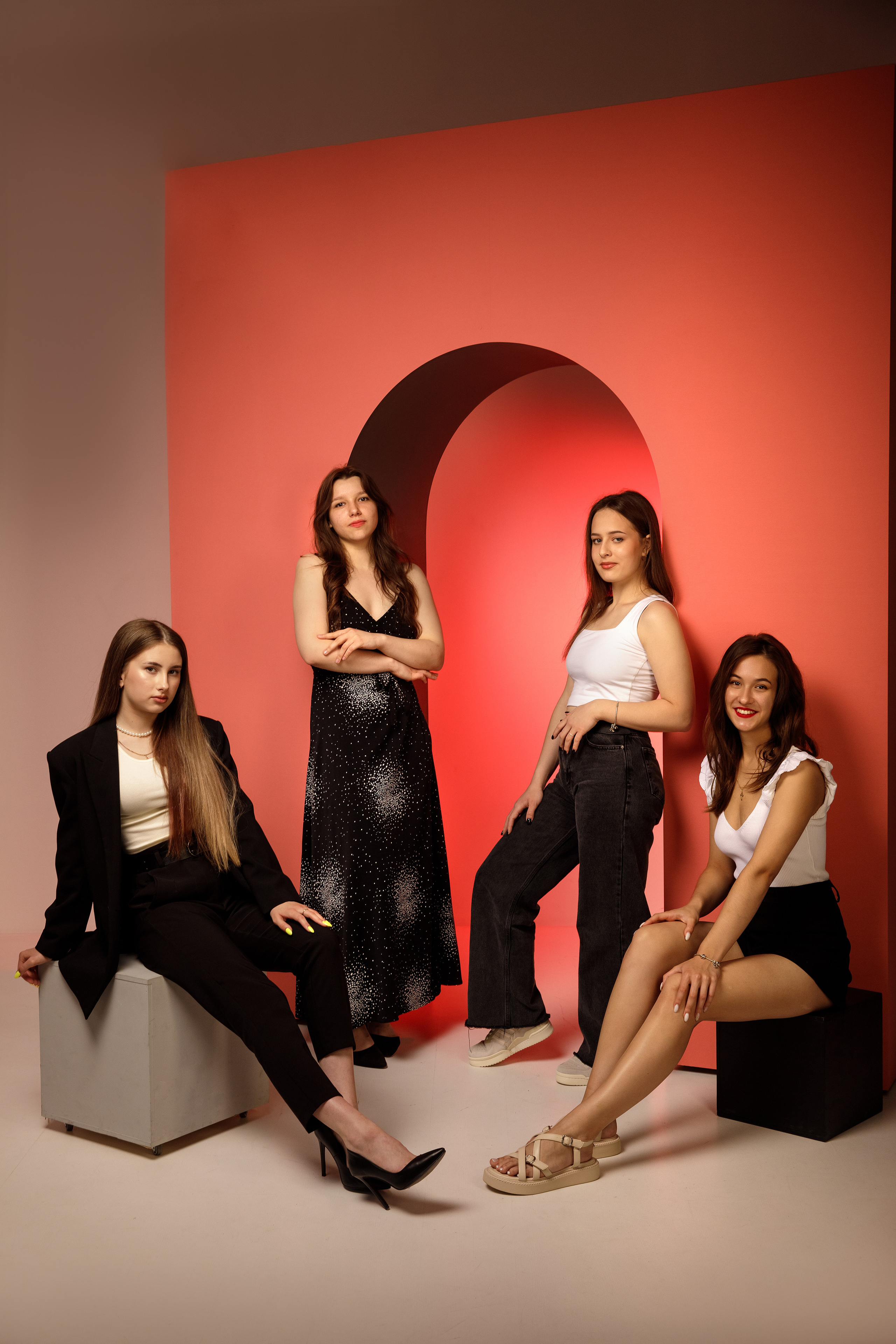 Цвет настроения красный. Выпускные альбомы Евгении Виноградовой г. Липецк