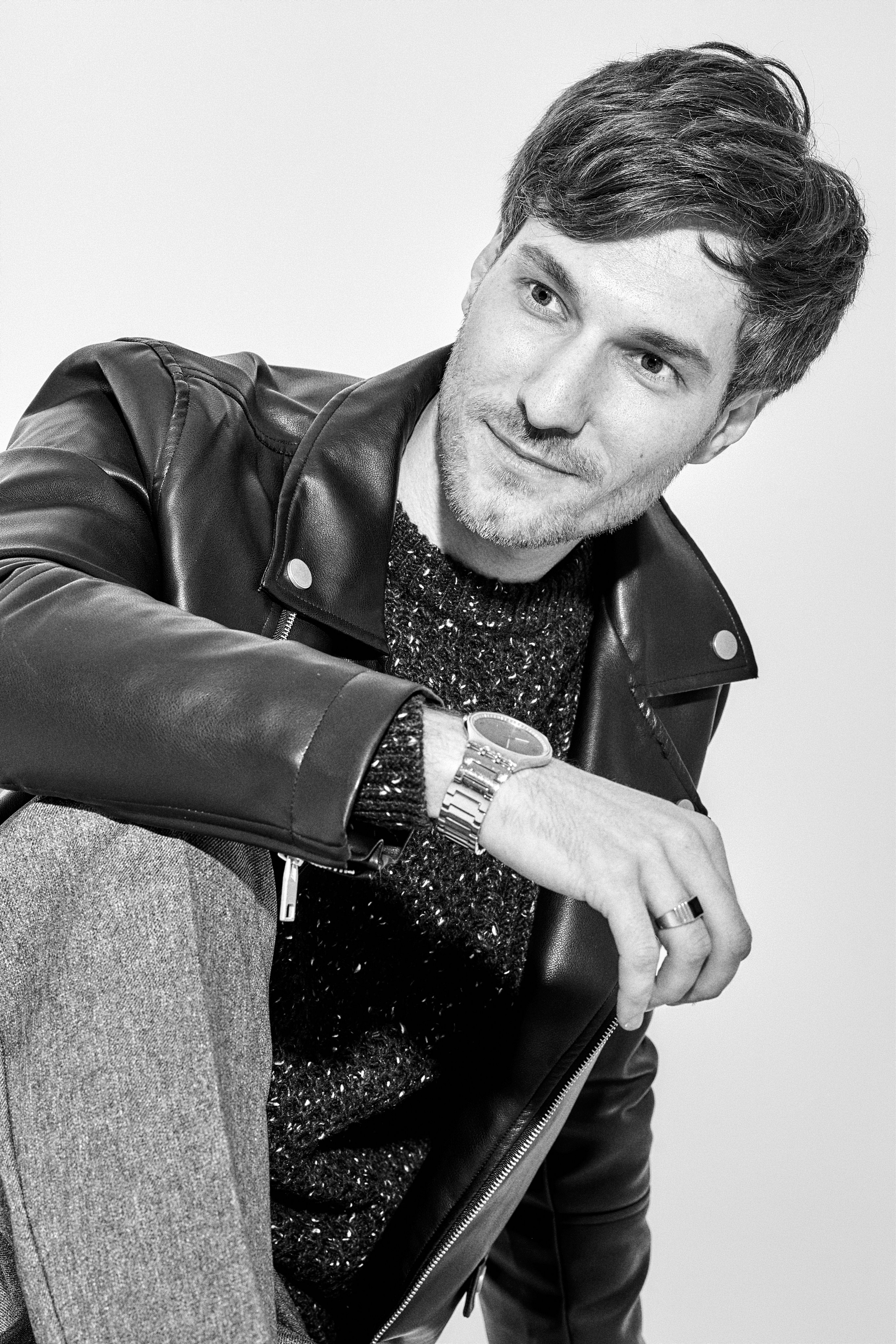 Мужской фотограф Курманаева Ирина Мужская фотосессия. Мужская съемка. прогулка по городу. Прогулка по Питеру. Мужские позы для фотосессий Мужской фотограф Фотосессия для парней