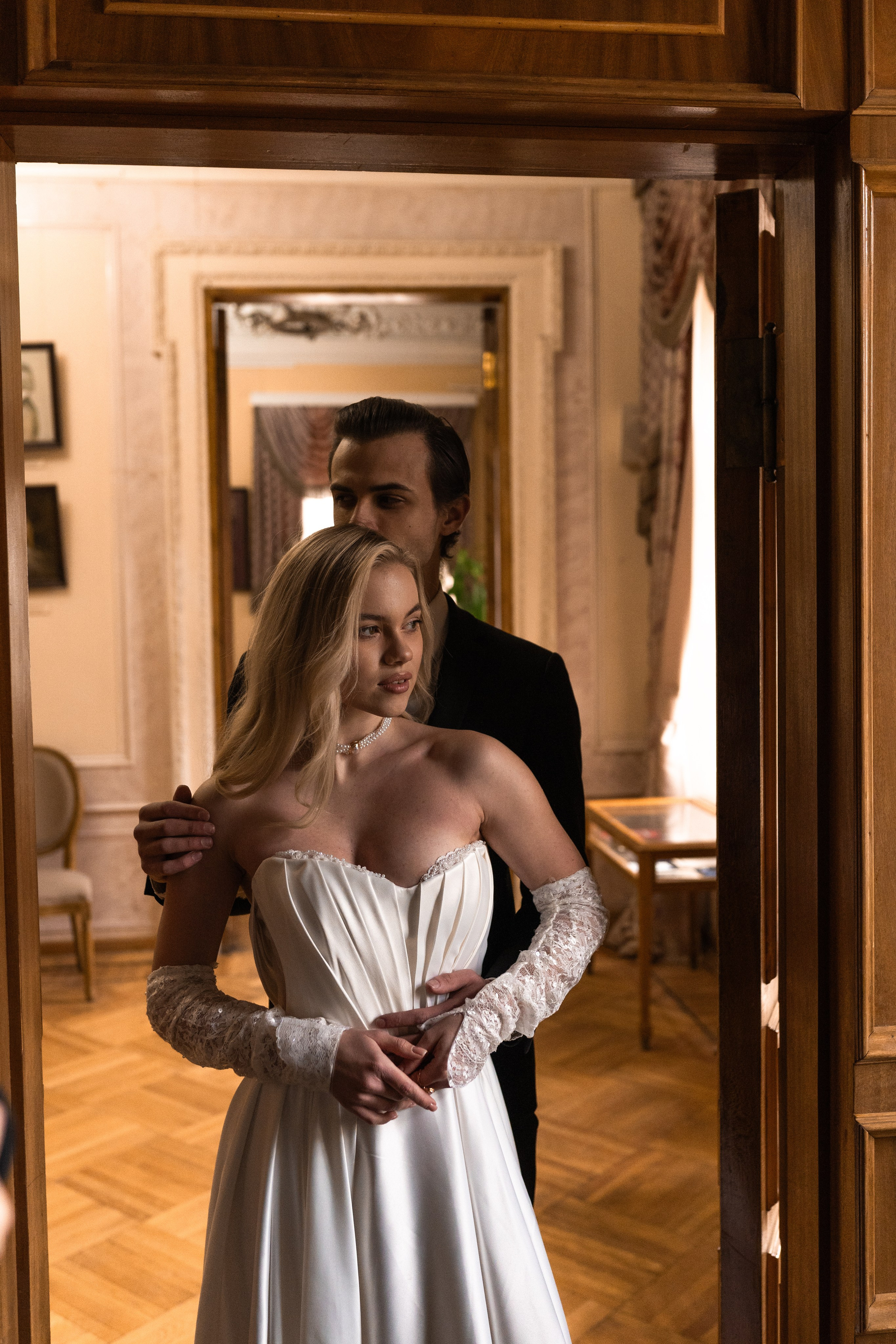 Свадебная фотосессия в Пушкинской библиотеке. Свадебный фотограф в Москве Анна Полушина