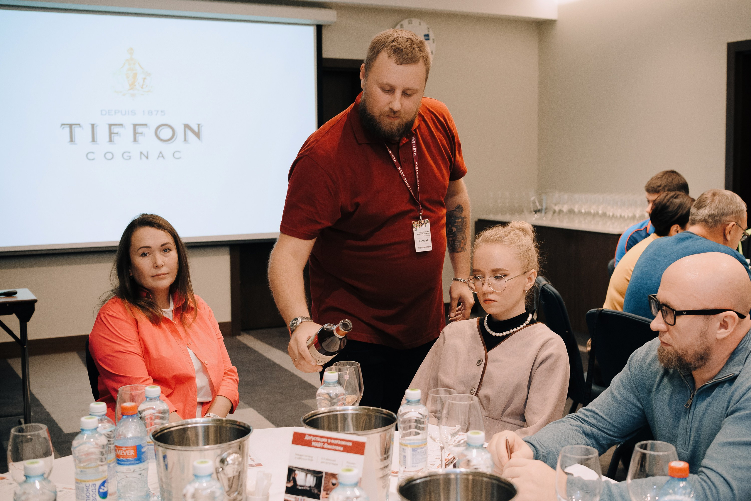 ФЕСТИВАЛЬ ВИНА И КРЕПКИХ НАПИТКОВ МАВТ-ВИНОТЕКА. Репортажный фотограф Зуев Роман г. Челябинск