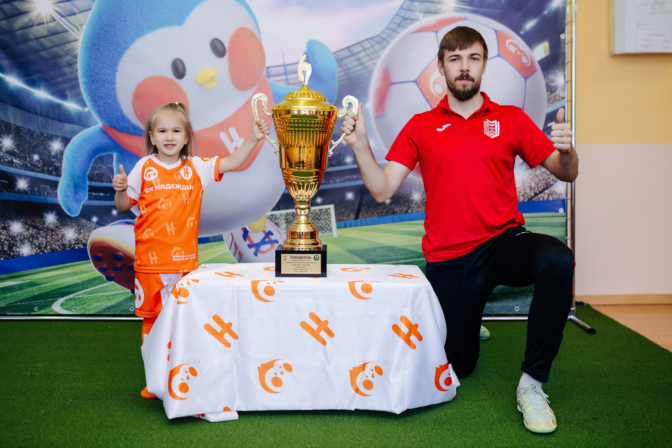 Фотосессия с кубком в детских садах г. Магнитогорска. Денис Прохоров Фотограф в г. Магнитогорск