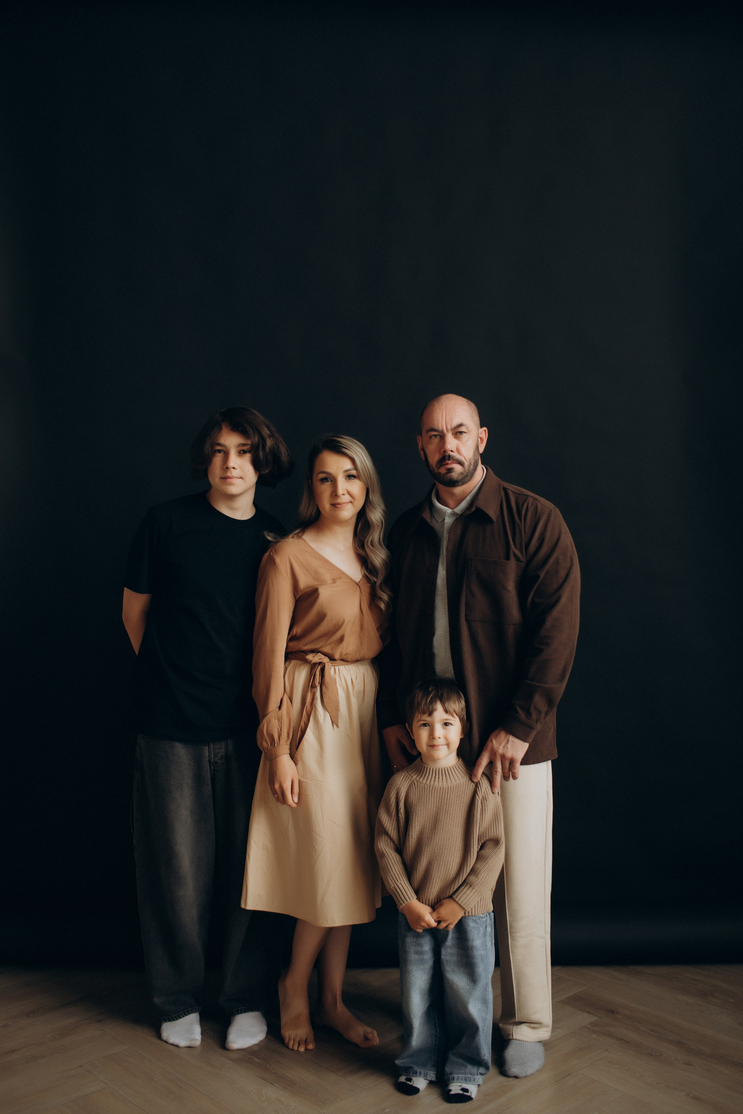 Семейная фотосессия в студии «Scandi». Семейный фотограф в Челябинске Ксения Зубкова