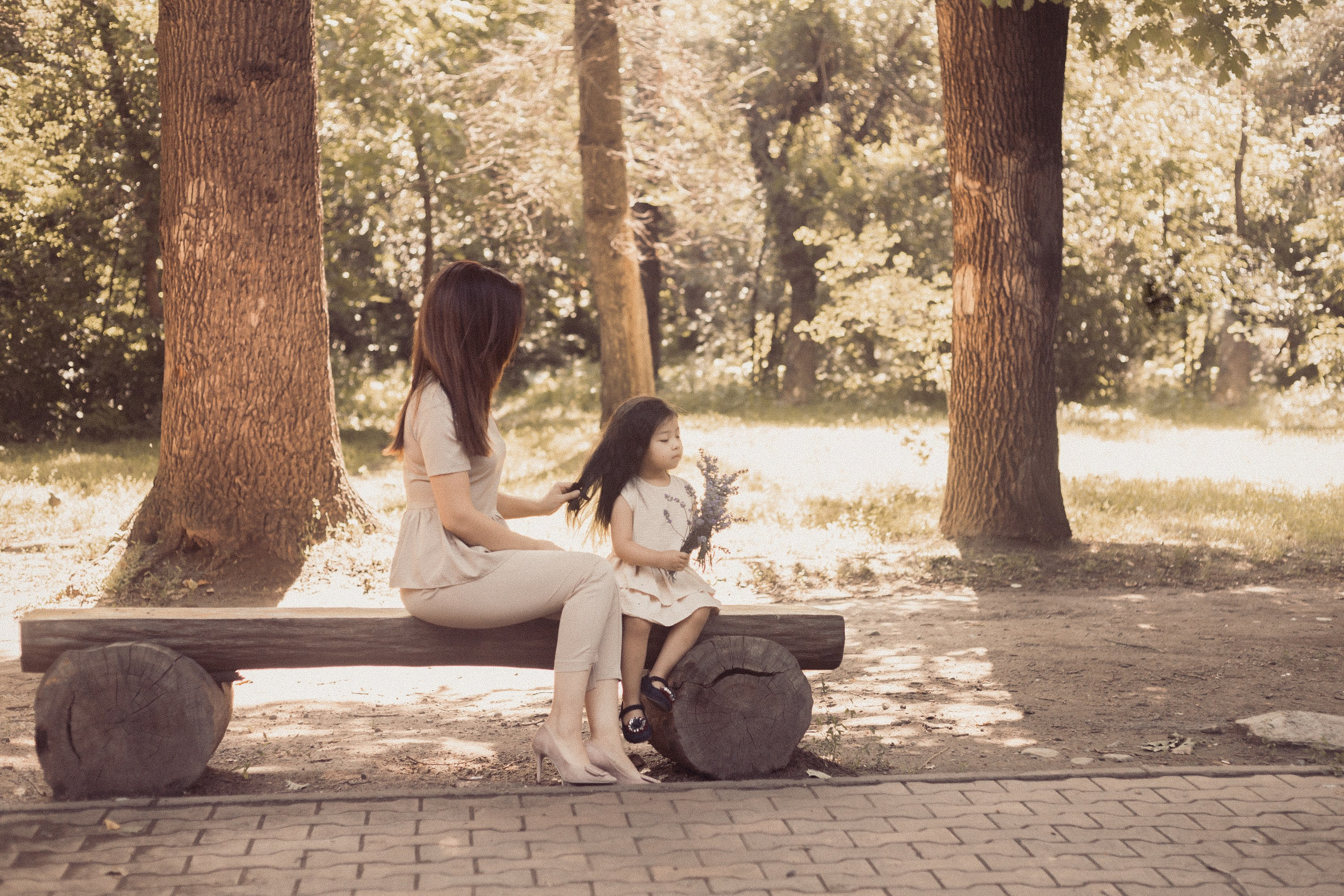 Летняя прогулка мамы и дочери. Фотограф Наталья Гончарова. Снимаю живые портреты в Алматы