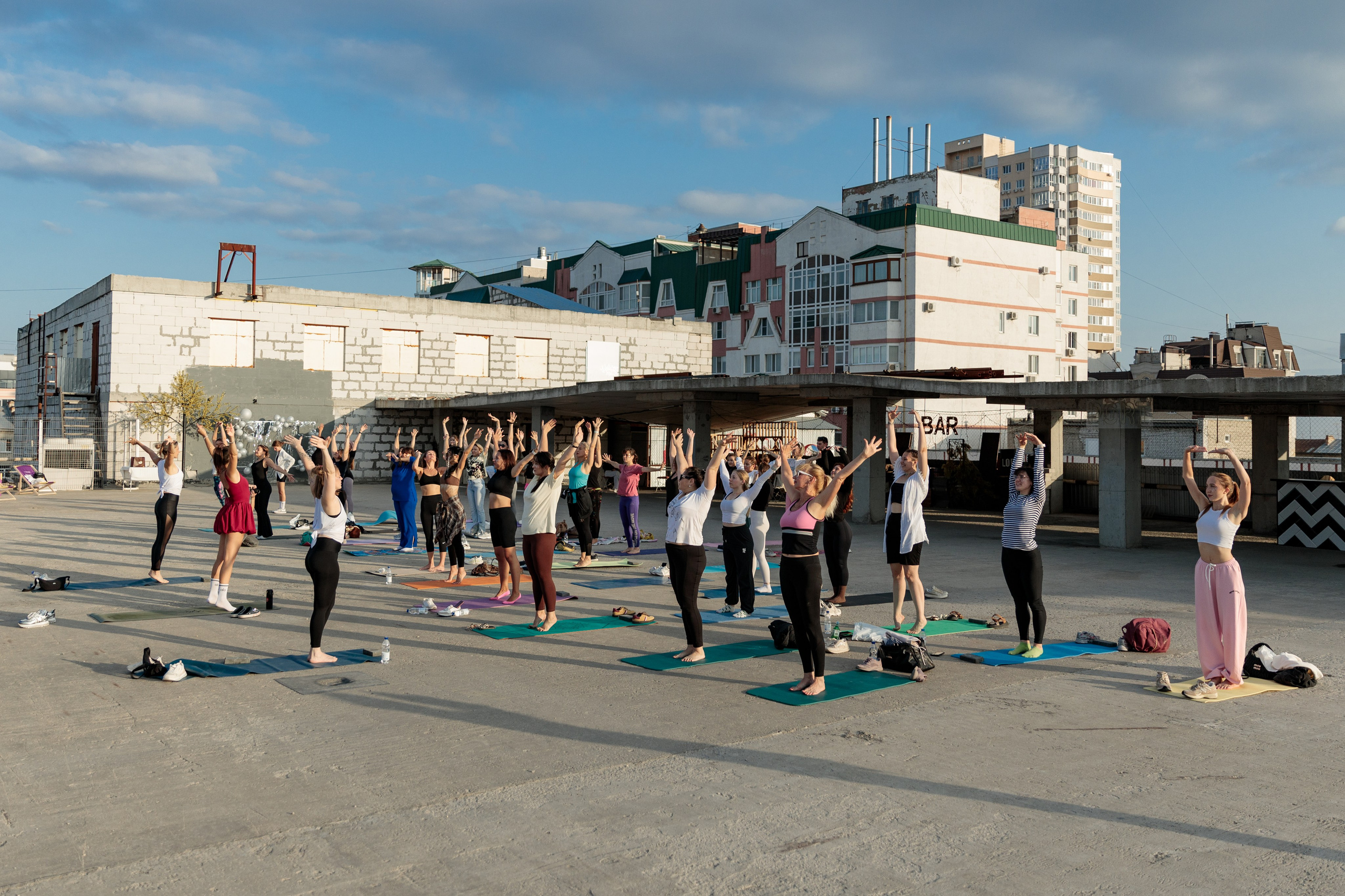 Йога на крыше манежа. Арт фотограф в Саратове, Александр Леонтьев