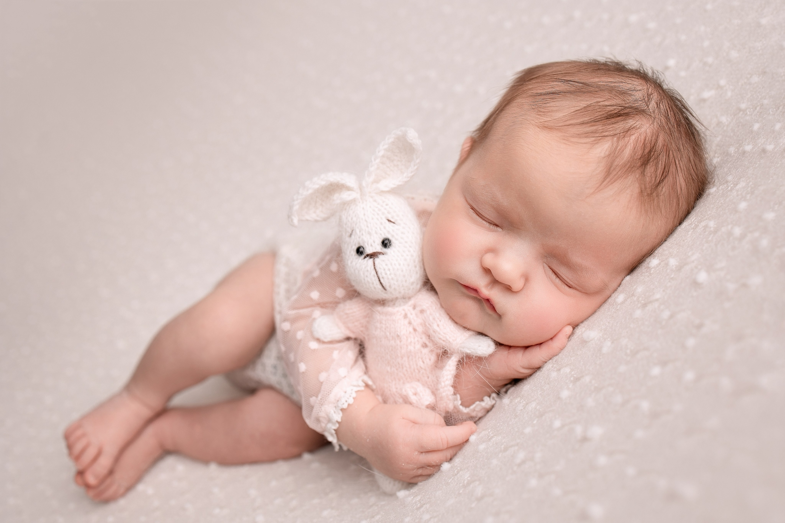 Нежная и милая фотосессия первых дней жизни Вашего ребенка в Минске. Фотограф новорождённых Минск — стоимость newborn фотосессии в Минске