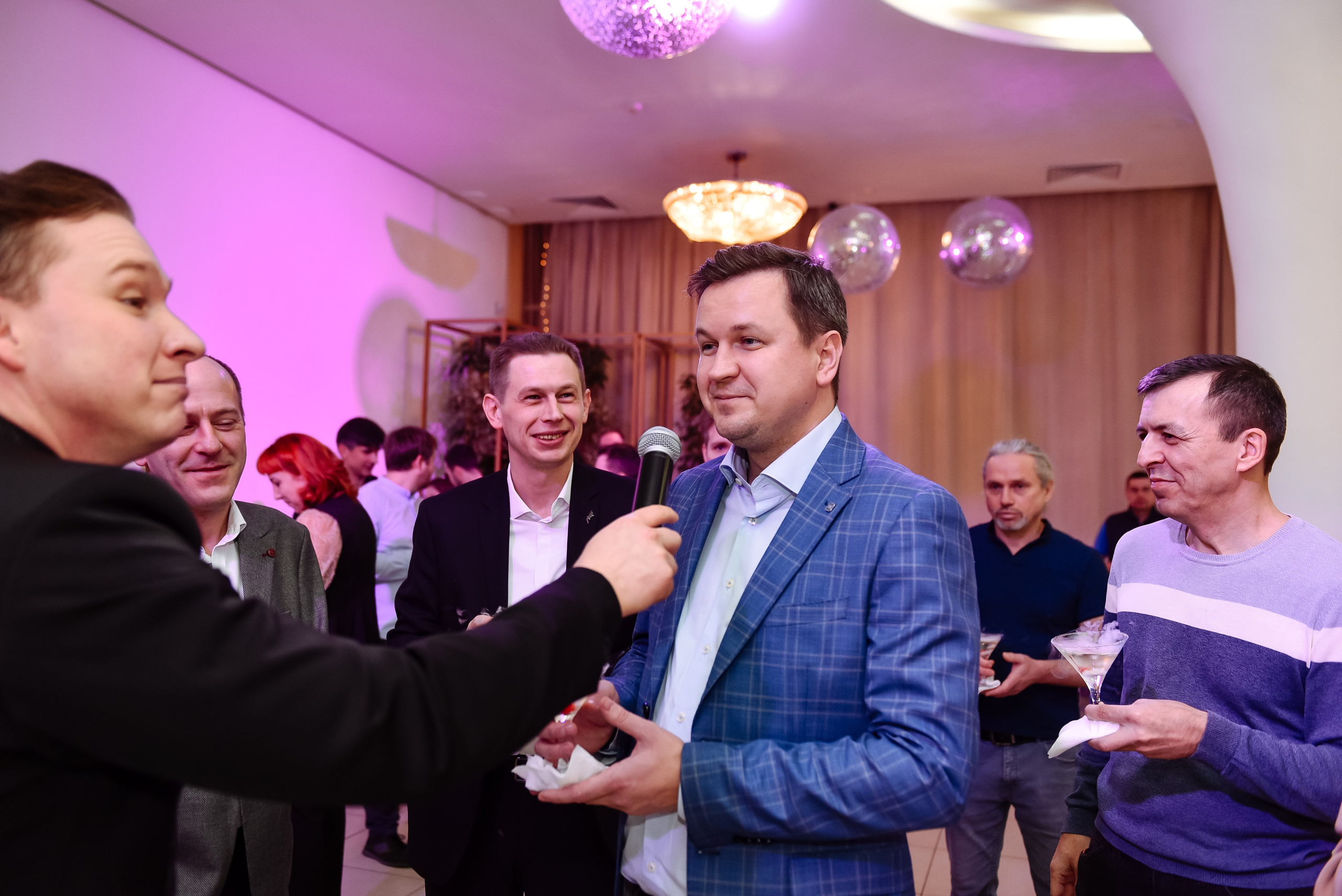 Новогодний корпоратив в ресторане Nebesa. Анастасия Петрович фотограф, фотокорреспондент в Москве и Санкт-Петербурге. Фотосъёмка репортажа, мероприятия, корпоративная съёмка, контент