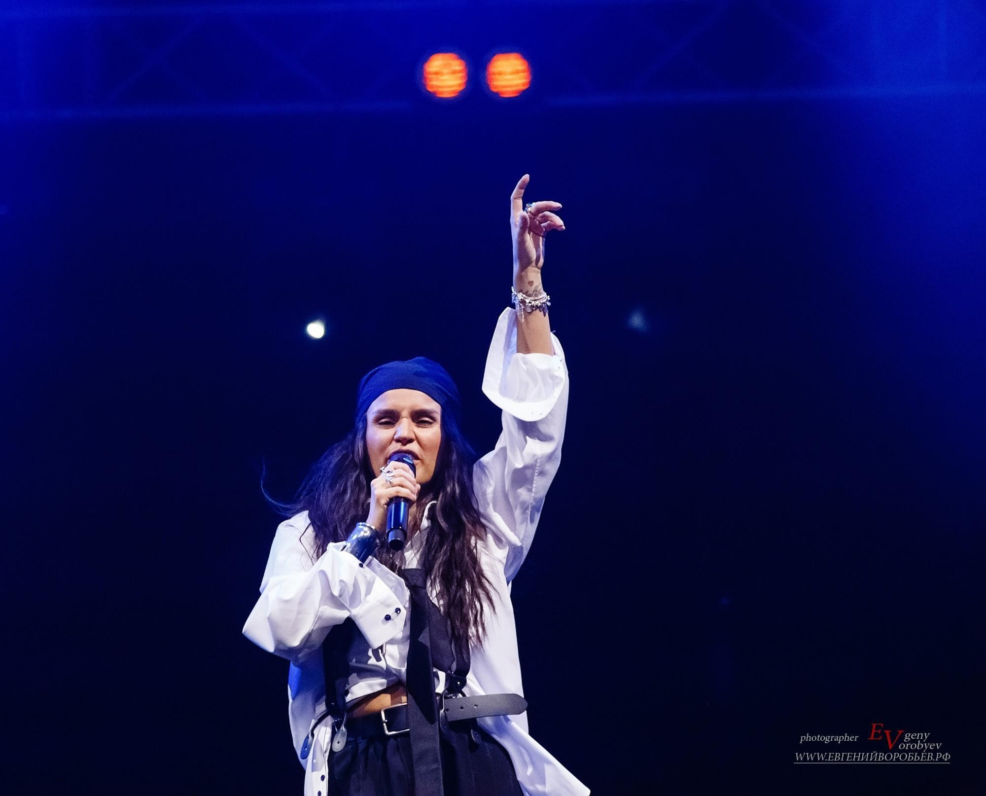 Концерт певицы зиверт в Красноярске фото репортаж артистка шоу фоторепортаж репортажный фотограф фотосъёмка заказать цена стоимость пример