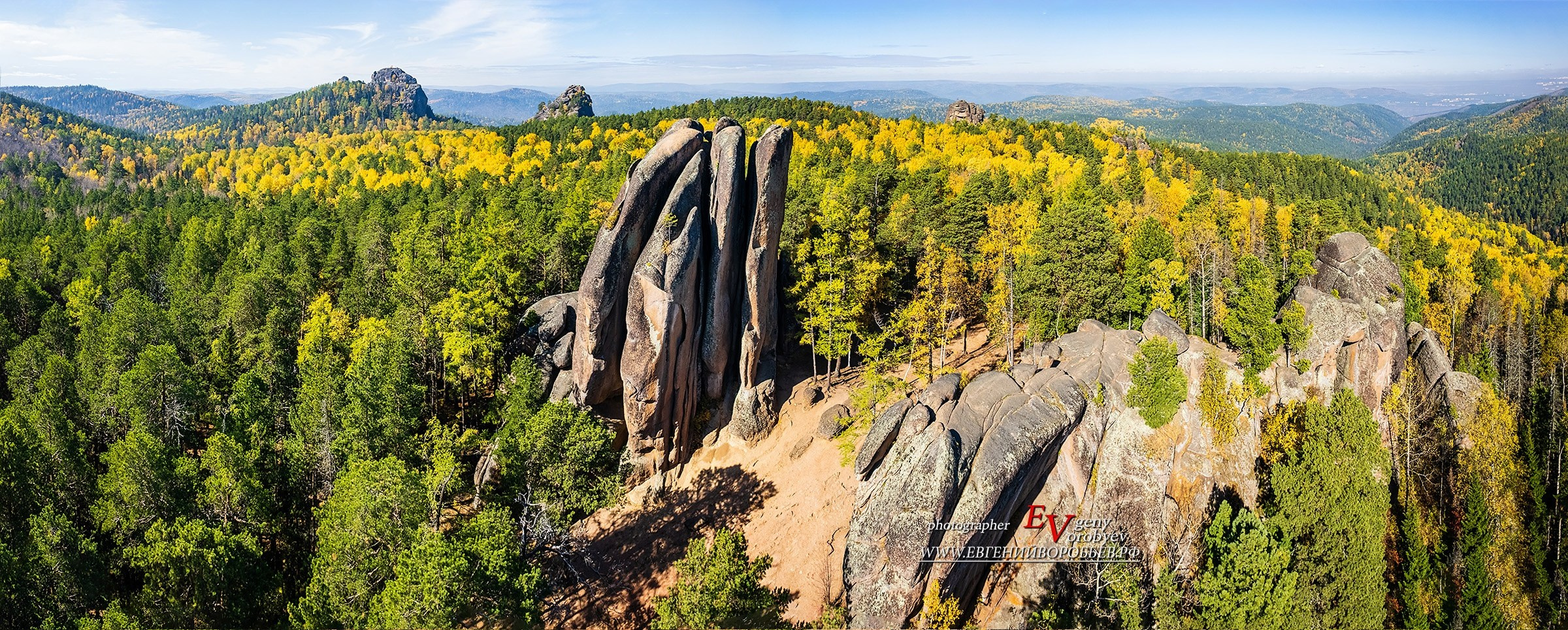 Экскурсия национальный парк заповедник Красноярские столбы цена заказать забронировать фото тур интересные места достопримечательности что посмотреть где побывать в Красноярске  Туристический маршрут центральные столбы скала Перья Дед Львиные ворота первый второй столб Фотосессия фотограф Красноярск природа пейзаж аэросъёмка с FPV дрона квадрокоптера