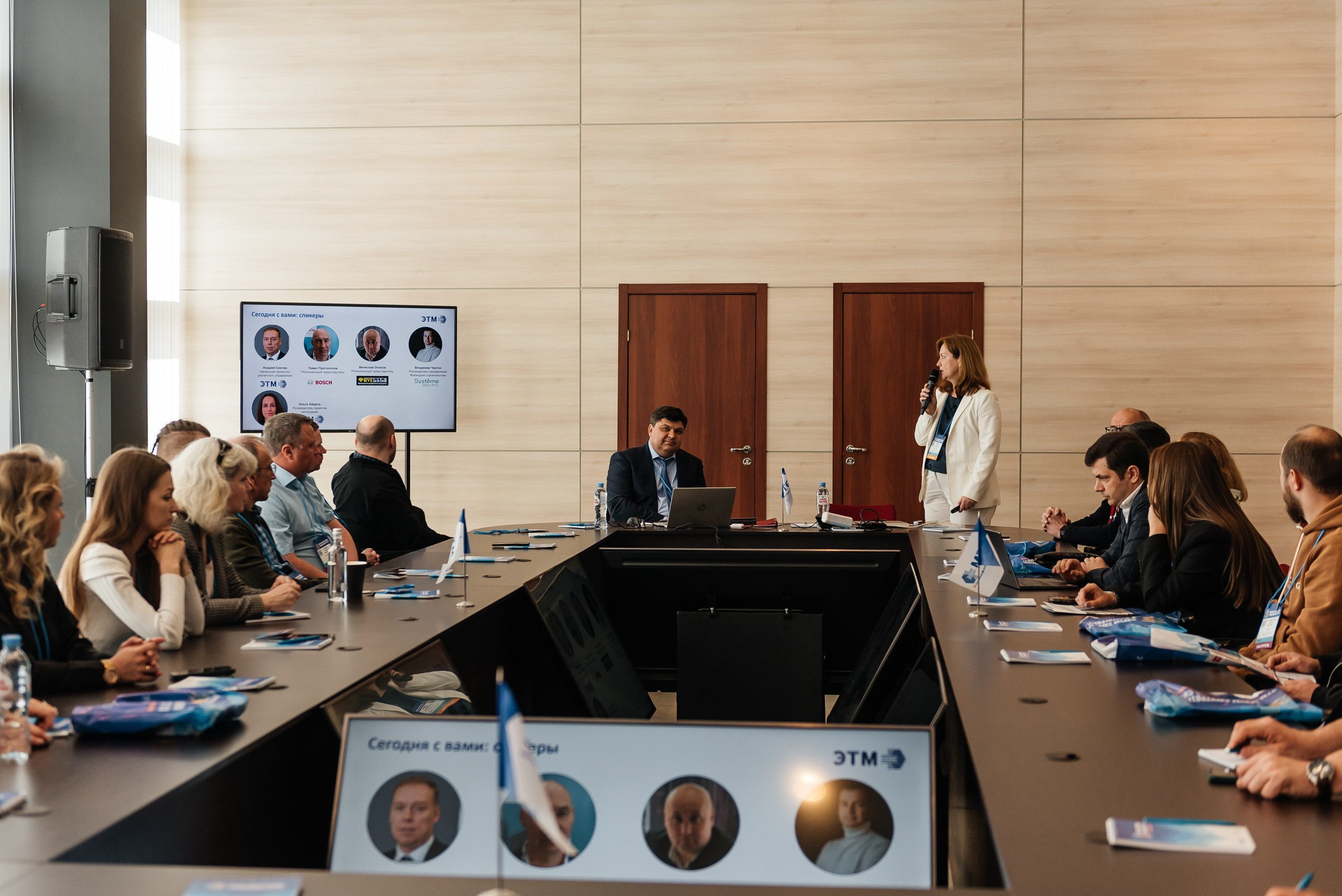 Репортажная съёмка на форуме ЭТМ. Свадебный фотограф в Санкт-Петербурге Венера Ахметова