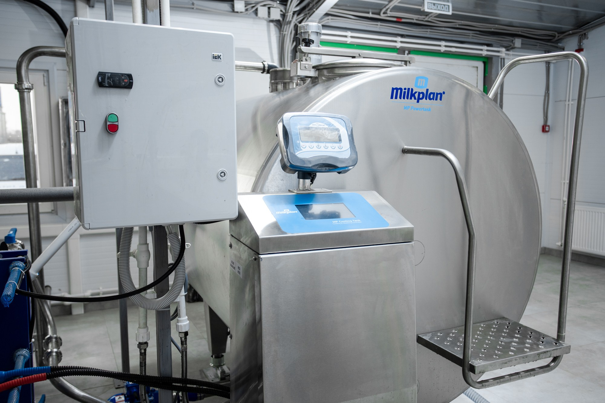 Оборудование хранения молока. Репортажный, промышленный и маркетплейс-фотограф Дмитрий Чернат