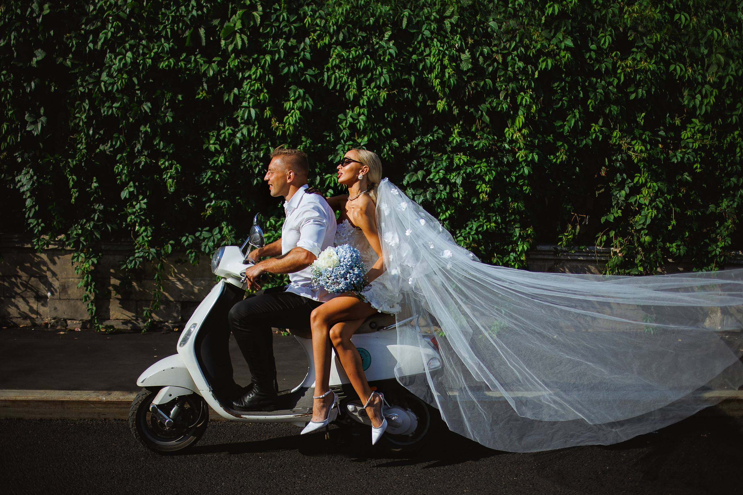 На мопеде Даша и Леша. Марковкина КрисТина