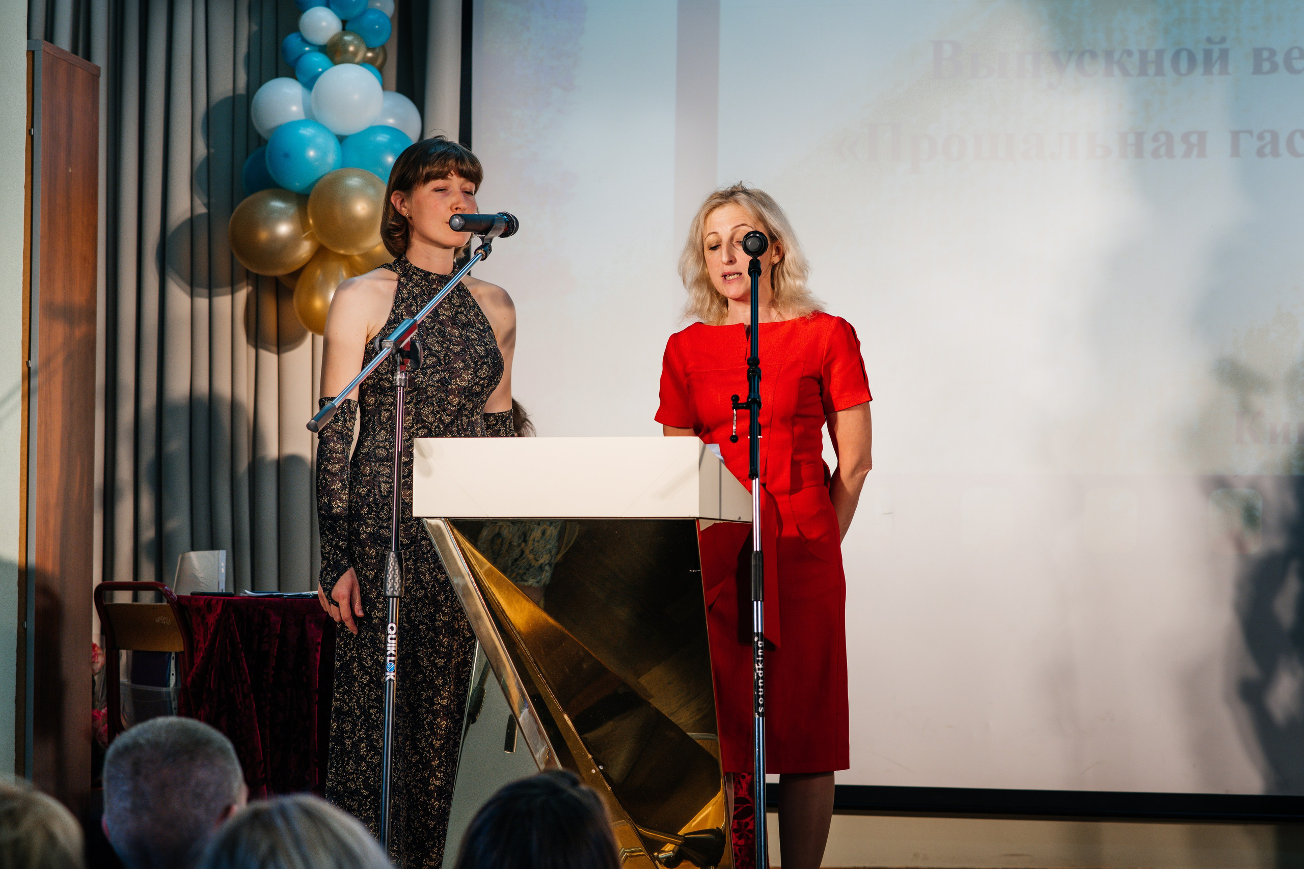 Вручение аттестатов. Выпускные альбомы в Подольске Москве и МО