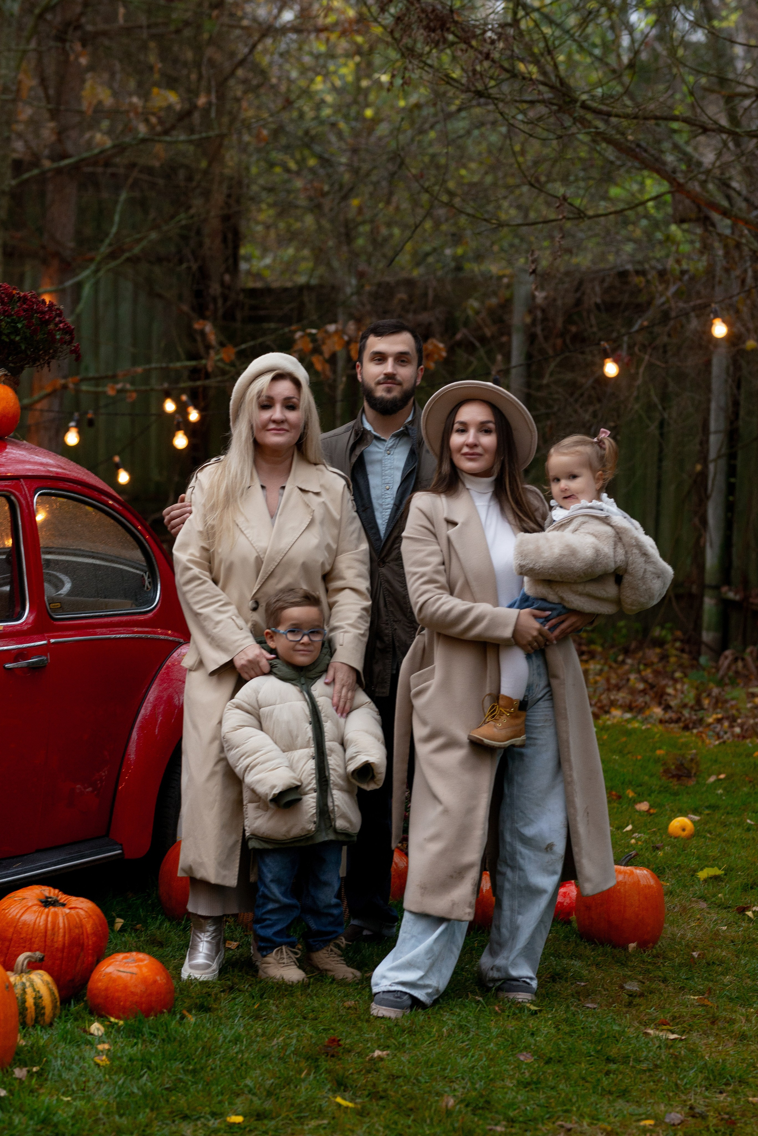 Семейная съёмка осенний домик. Портретный фотограф в г. Москва Солнцево Яковлева Анастасия