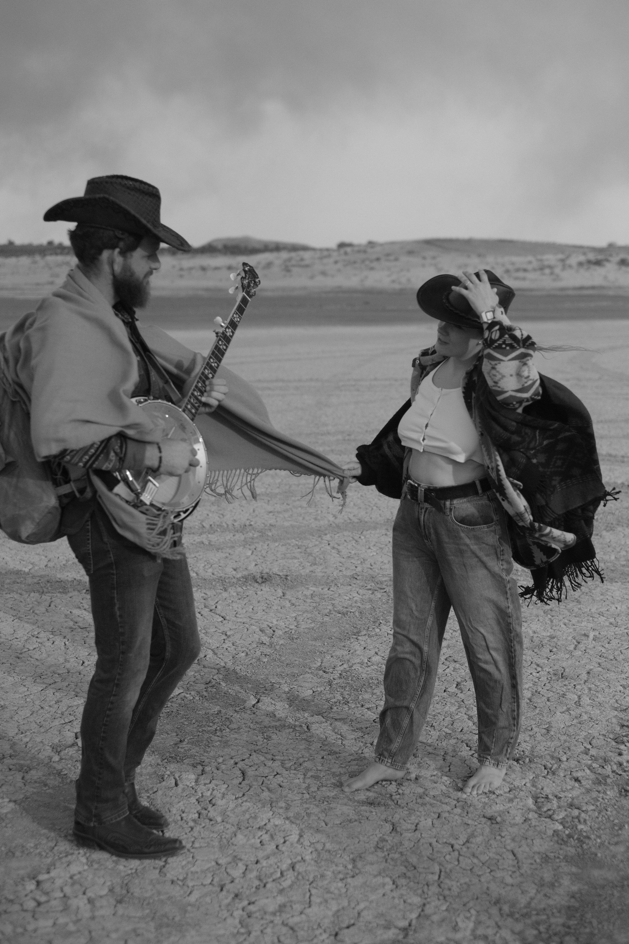 История любви. Дикий запад, ковбойские фильм, лихие ребята, прошлые века, wild west. Профессиональная фотосъемка в Крыму. Натуральные эмоции и живые кадры. Забронируйте дату прямо сейчас!