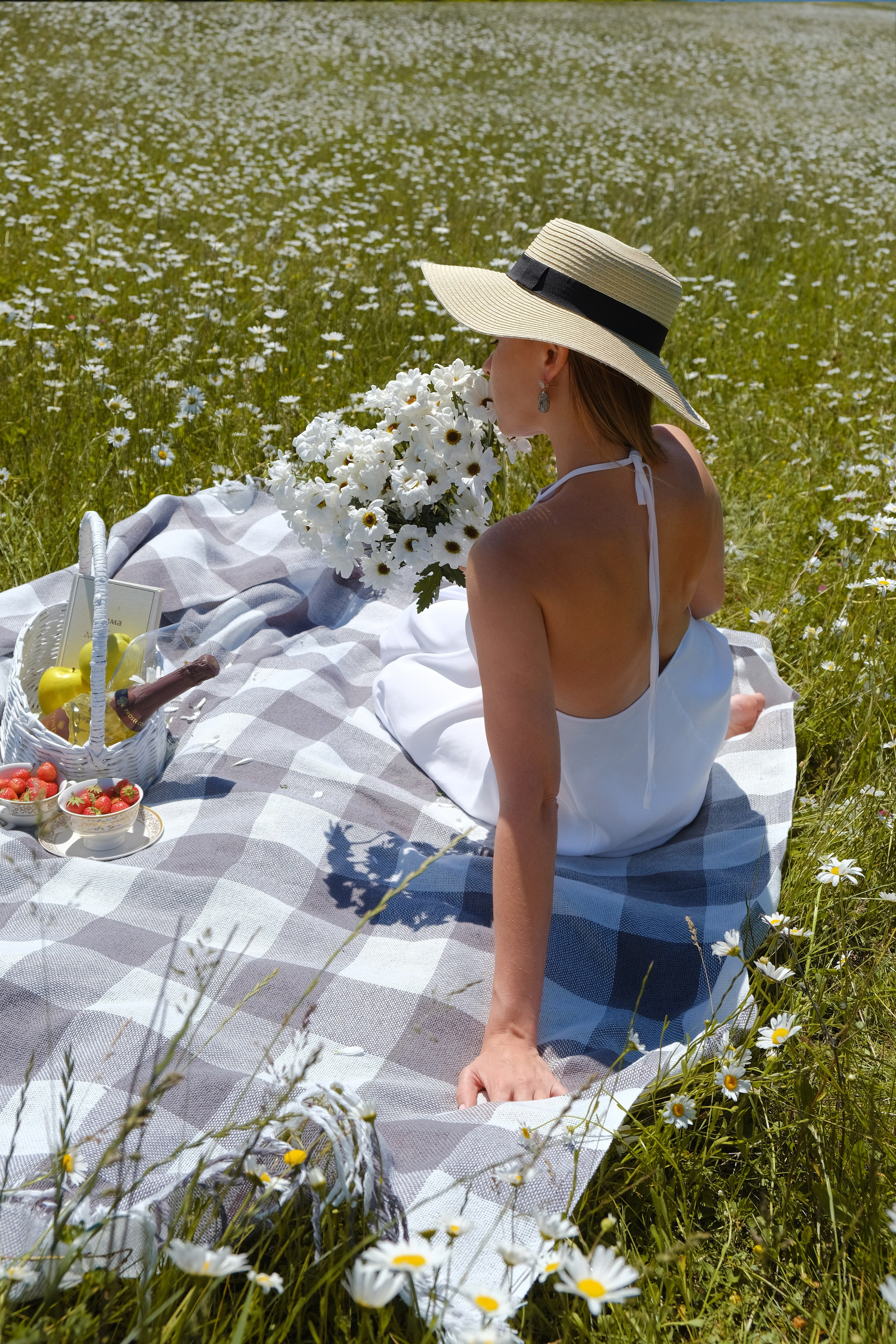Фотосессия в садах: Персик, лаванда, мак, виноград, подсолнух, ромашка, сирень и др. Профессиональная фотосъемка в Крыму. Натуральные эмоции и живые кадры. Забронируйте дату прямо сейчас!