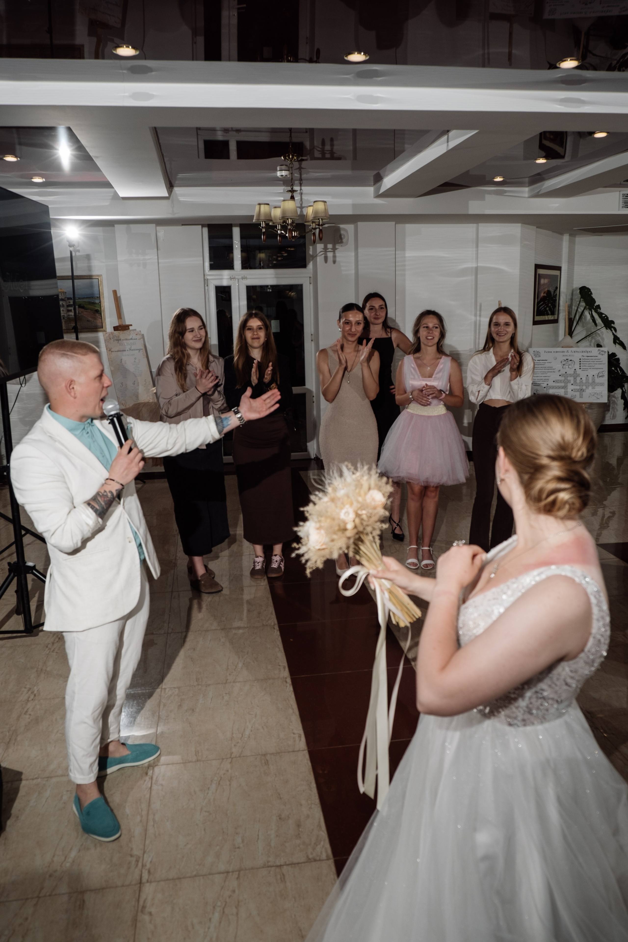 Свадебный ретопртаж. Профессиональная фотосъемка в Крыму. Натуральные эмоции и живые кадры. Забронируйте дату прямо сейчас!