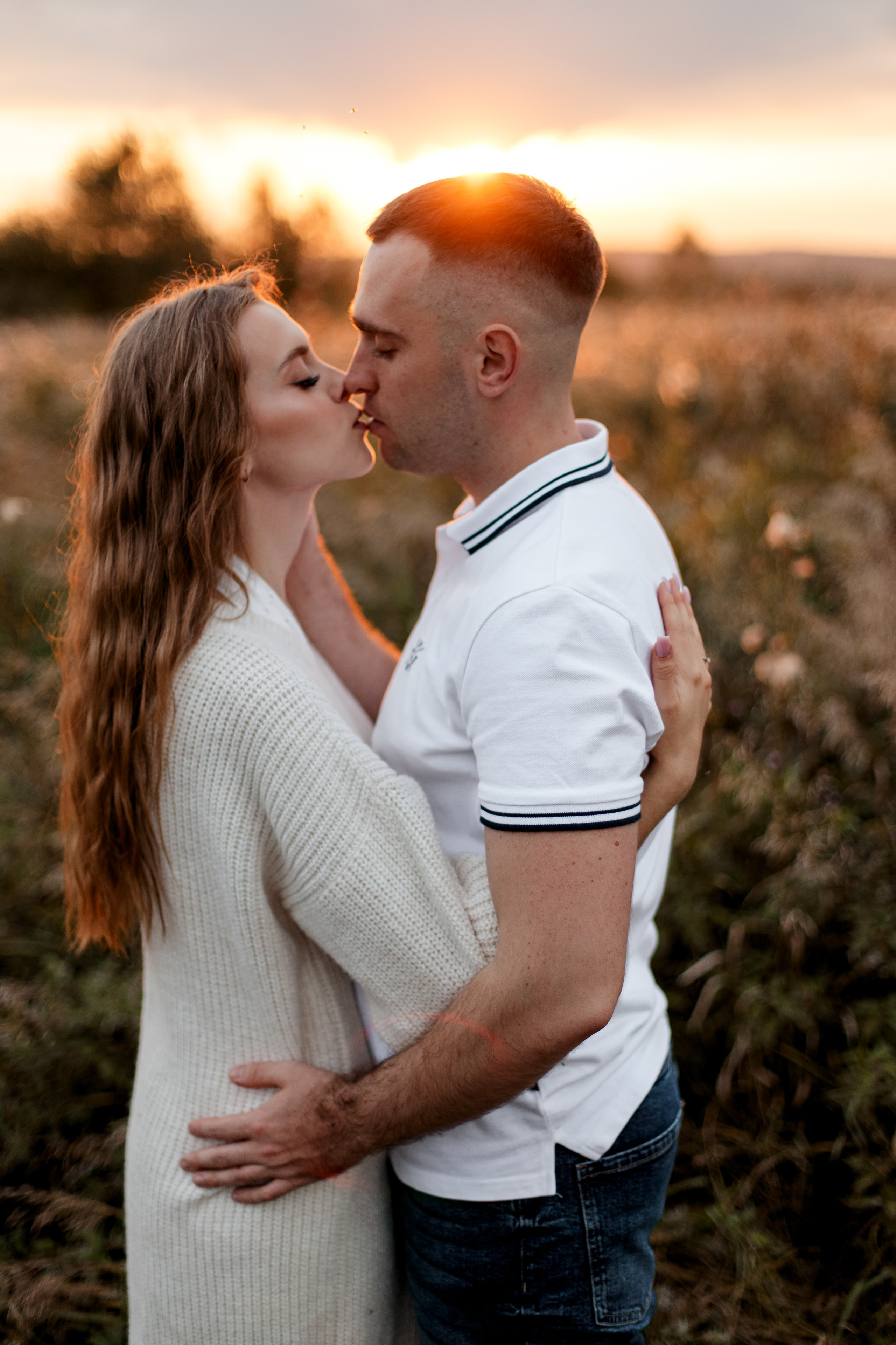 Закат, поле. Свадебный и семейный фотограф Екатеринбург Настя Саедгалина