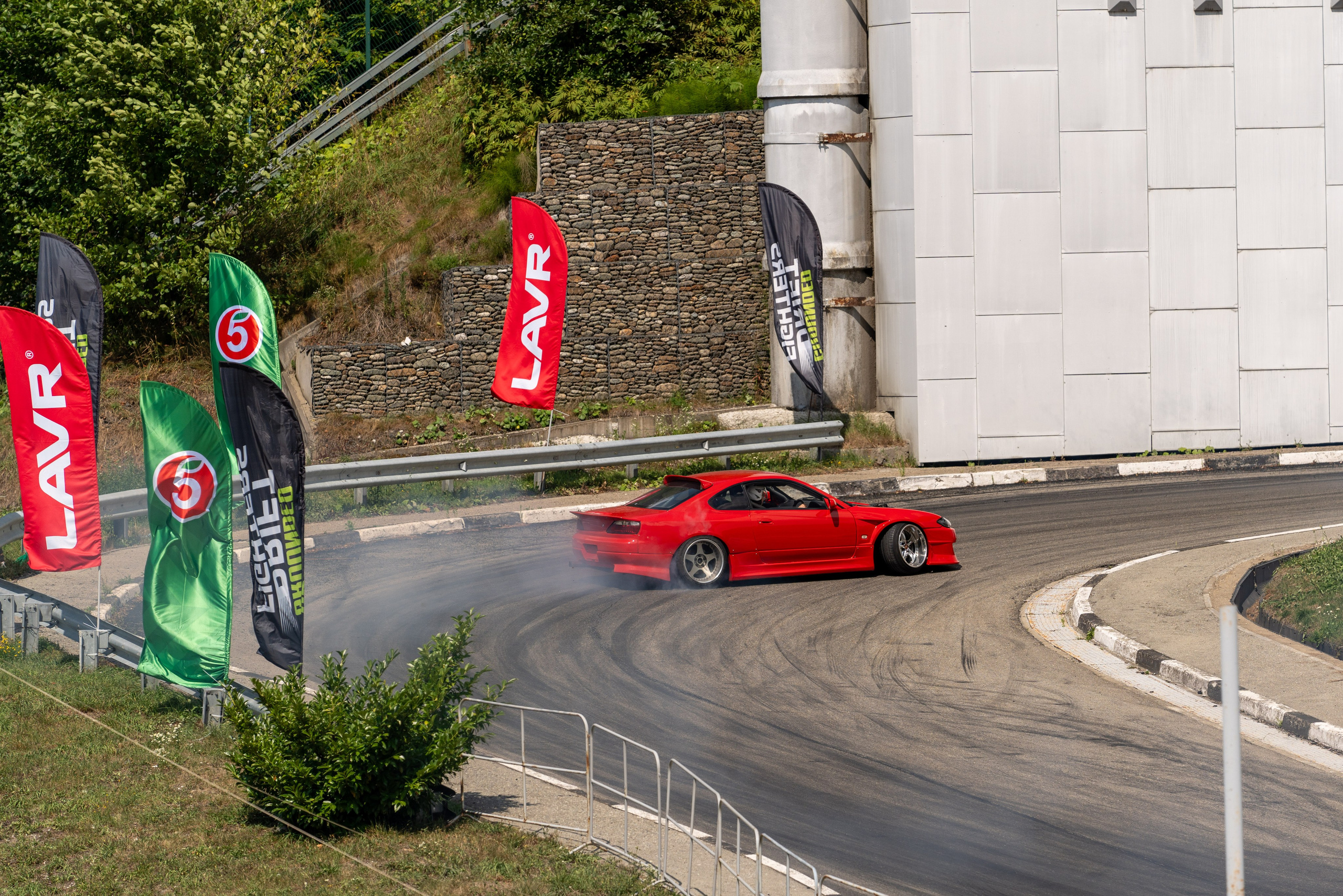 Фотоотчет партнеской интеграции для сети «Пятерочка» на фестивале «Grounded». Репортажный фотограф в Красной Поляне и Сочи Павлюченко Екатерина