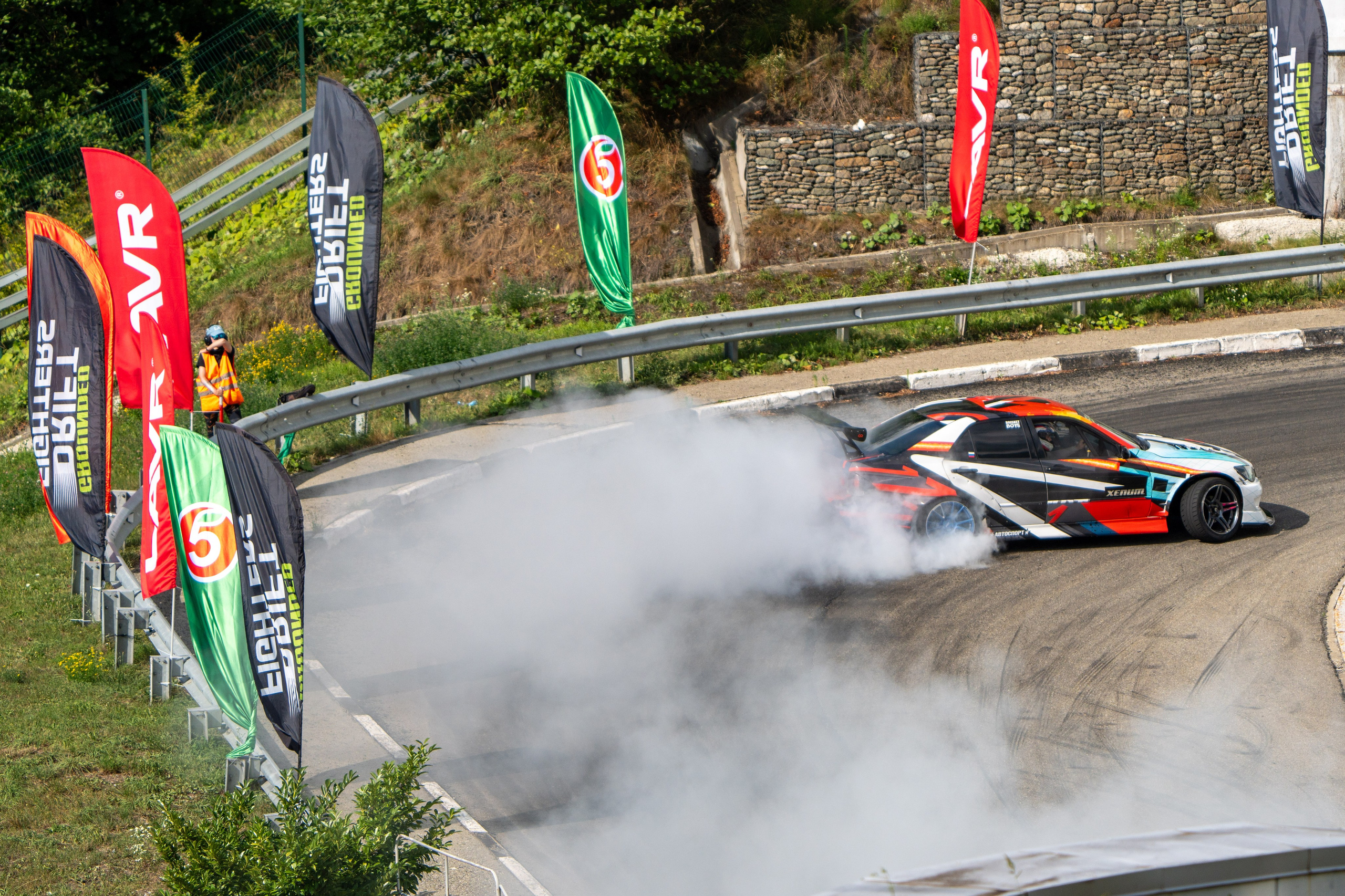 Фотоотчет партнеской интеграции для сети «Пятерочка» на фестивале «Grounded». Репортажный фотограф в Красной Поляне и Сочи Павлюченко Екатерина