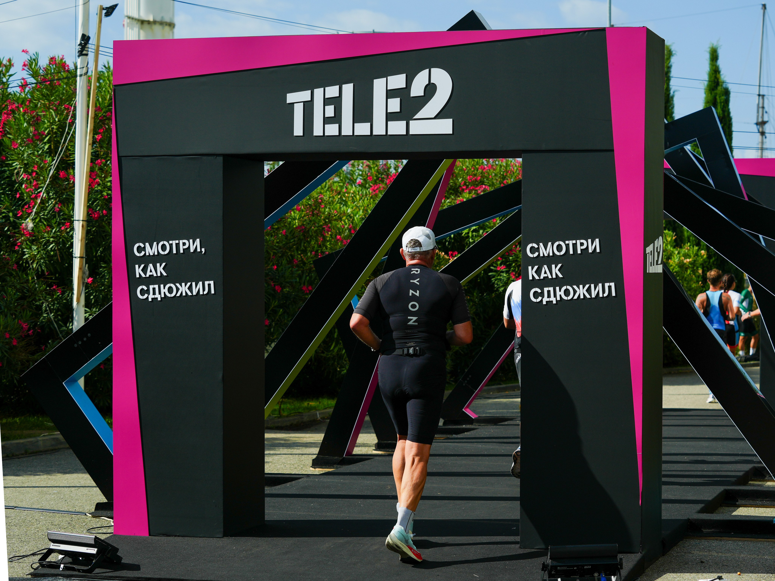 Фотоотчет партнерской интеграции для компании TELE2 на фестивале Ironstar. Репортажный фотограф в Красной Поляне и Сочи Павлюченко Екатерина