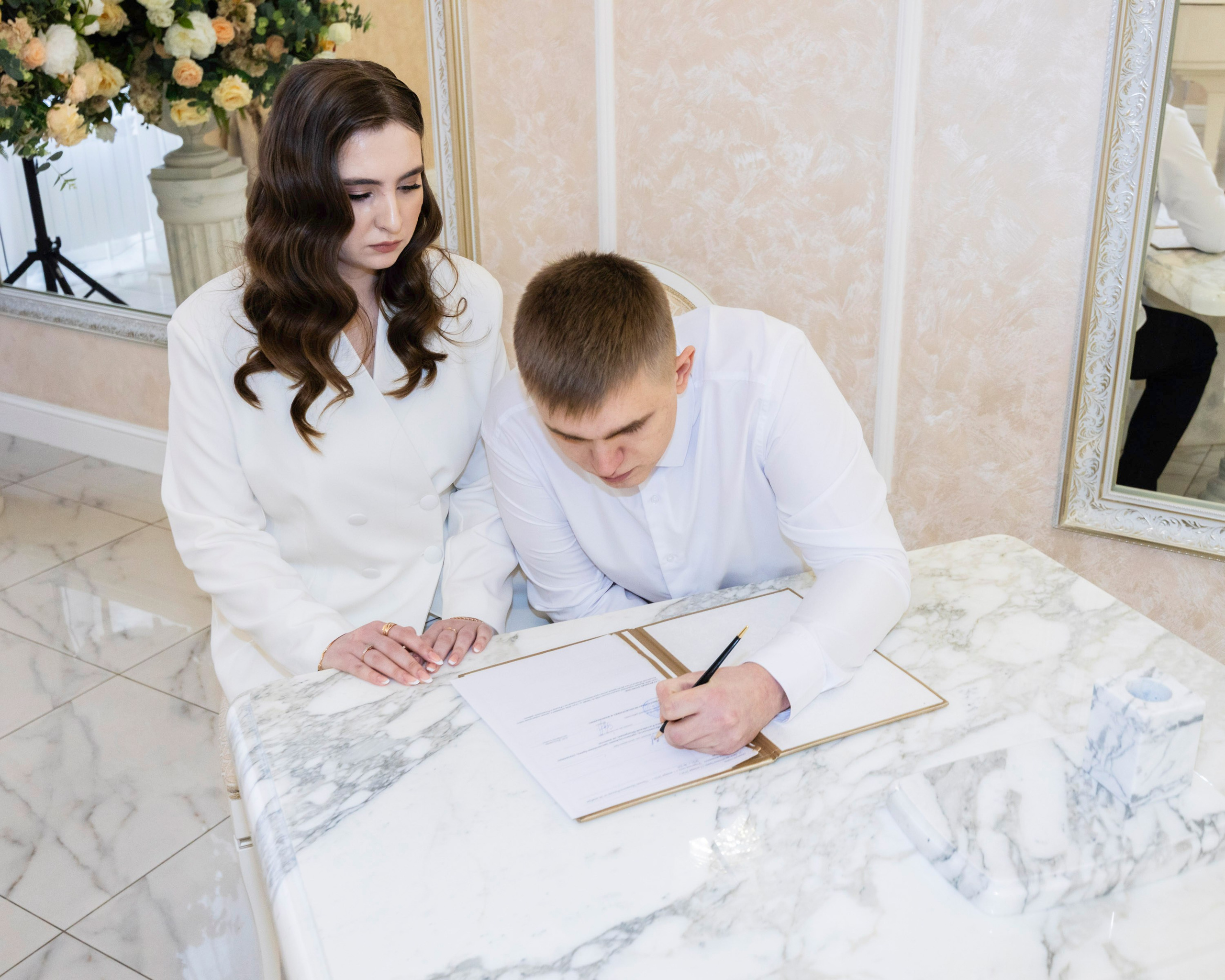 Свадьба, роспись в ЗАГСе, венчание, крещение, выписка из роддома — фотосъёмка. Визуальная упаковка брендов и проектов через фото и видеопроизводство