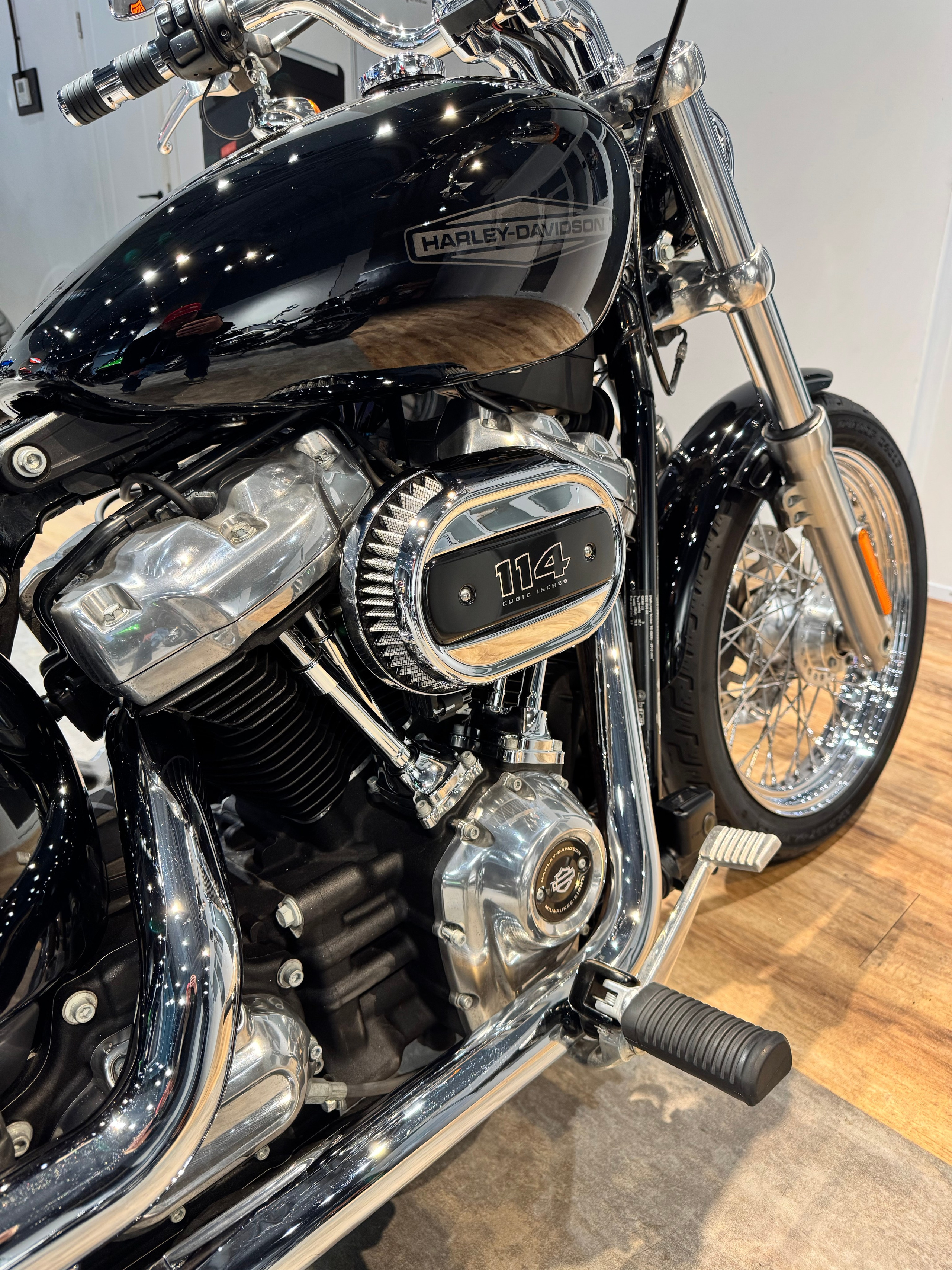 Harley Davidson 2020 Street Bob (Softail) — купить мотоцикл. Hello Davidson, Москва. Только хорошие мотоциклы…