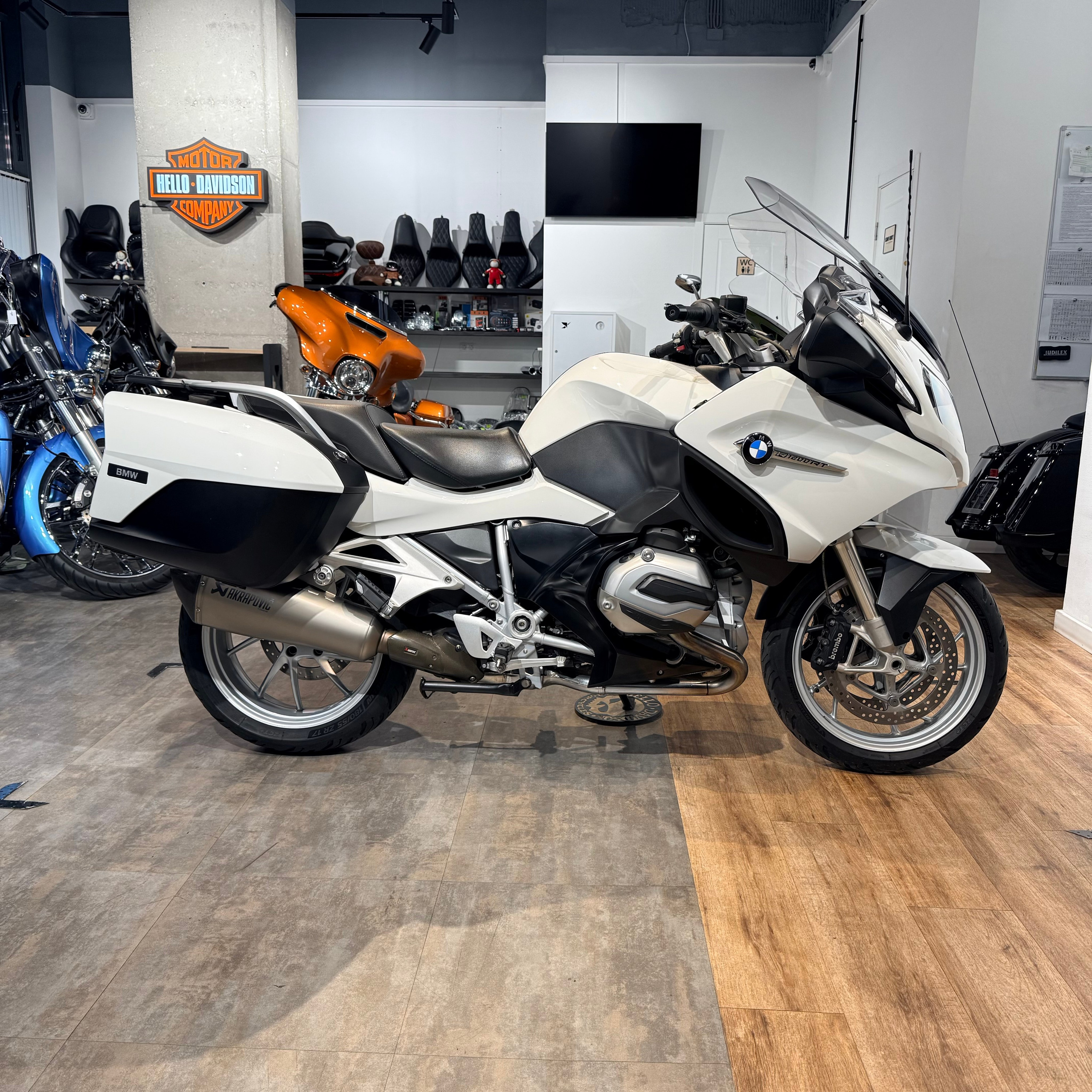 2015 BMW R1200RT Alpine White (VIN WB10*5141). Hello Davidson, Москва. Только хорошие мотоциклы…