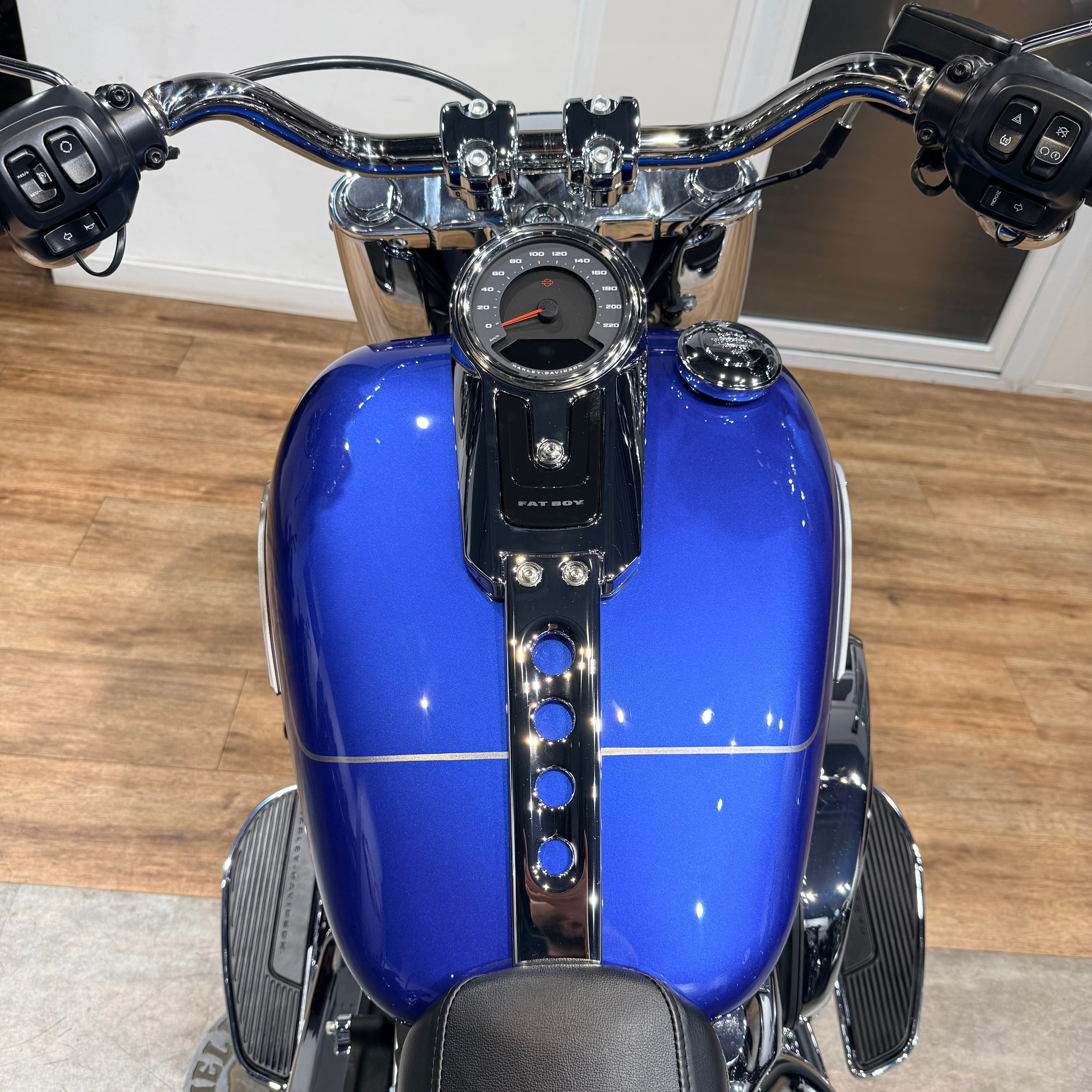 NEW 2026 Fat Boy 117 Вluе Вurst. Hello Davidson, Москва. Только хорошие мотоциклы…