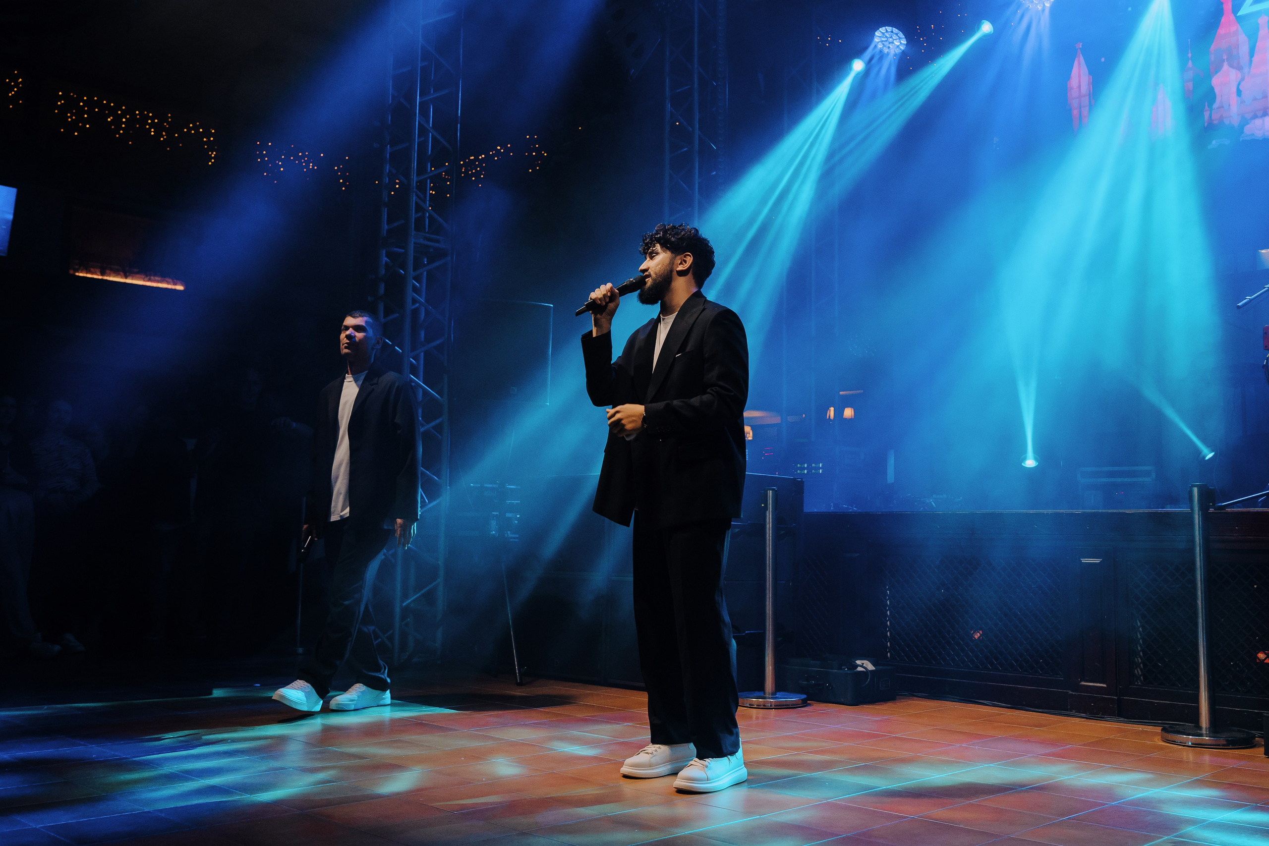 20 ЛЕТ МЕГАПОЛИС ЧЕЛЯБИНСК ХЕДЛАЙНЕР ЕЛКА. Репортажный фотограф Зуев Роман г. Челябинск